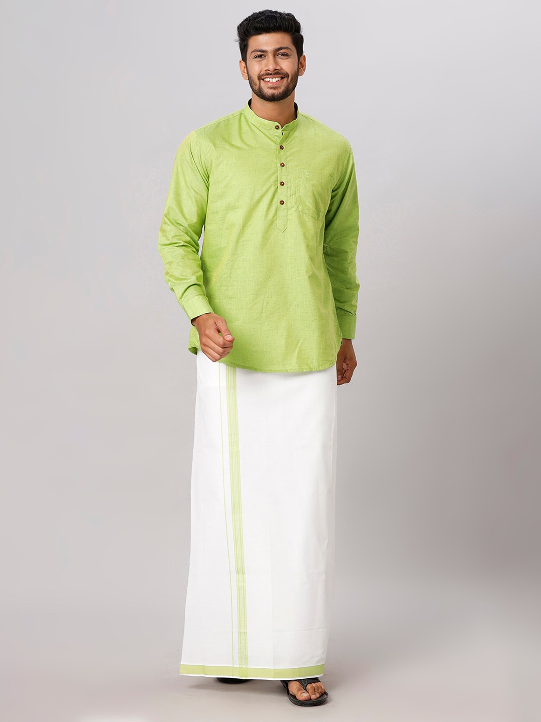 

Ramraj Mandarin Collar Kurta with Veshti, Green