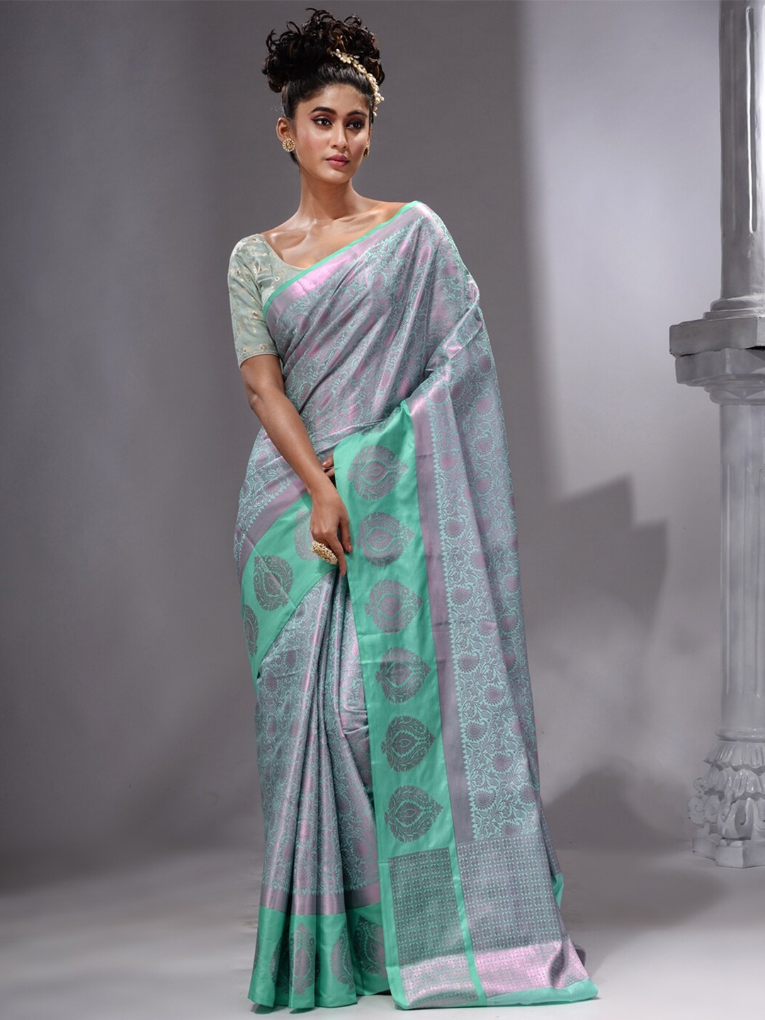 

HOUSE OF BEGUM Woven Design Zari Pure Linen Banarasi Saree, Sea green