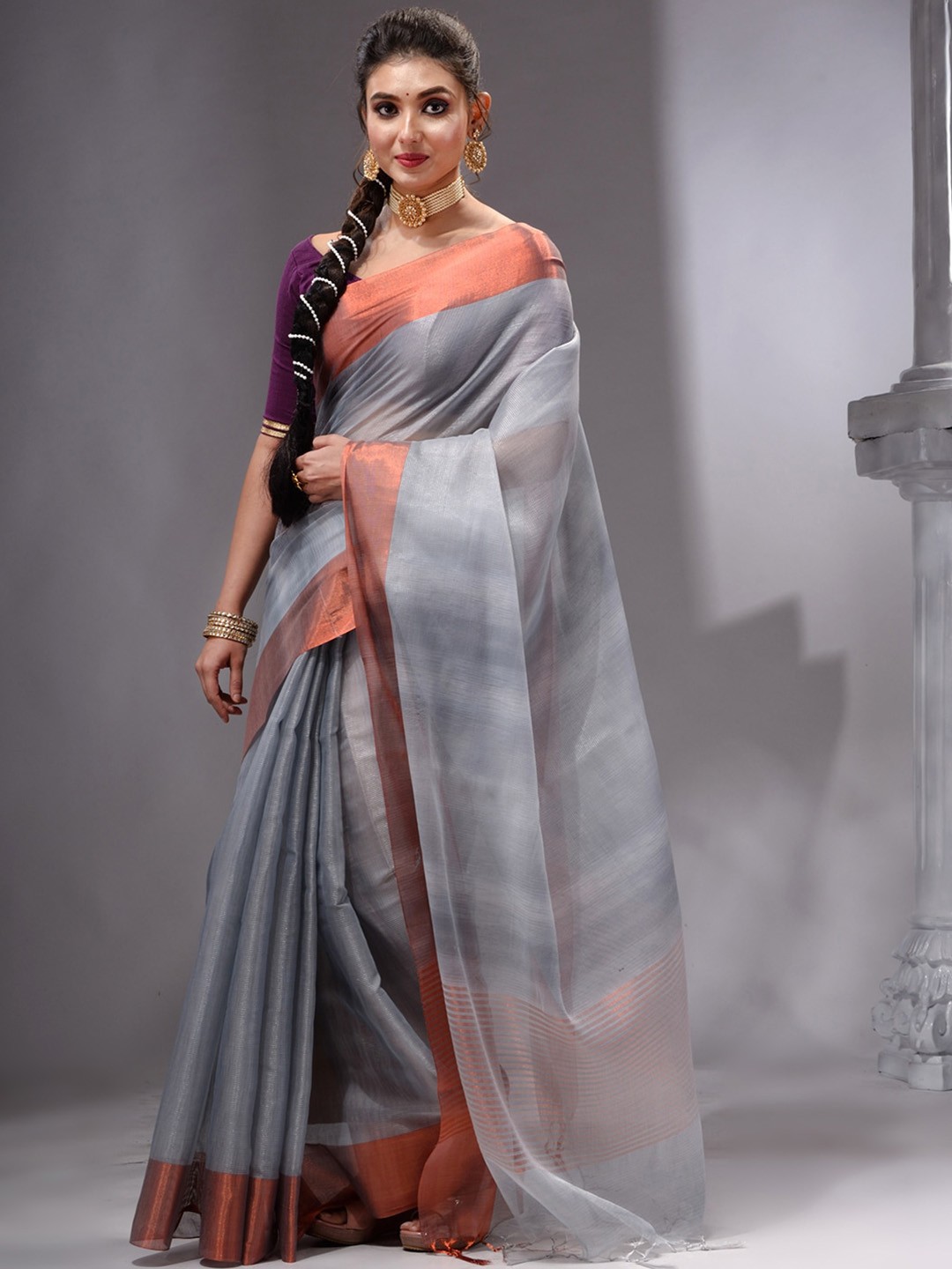 

HOUSE OF BEGUM Zari Pure Linen Banarasi Saree, Grey