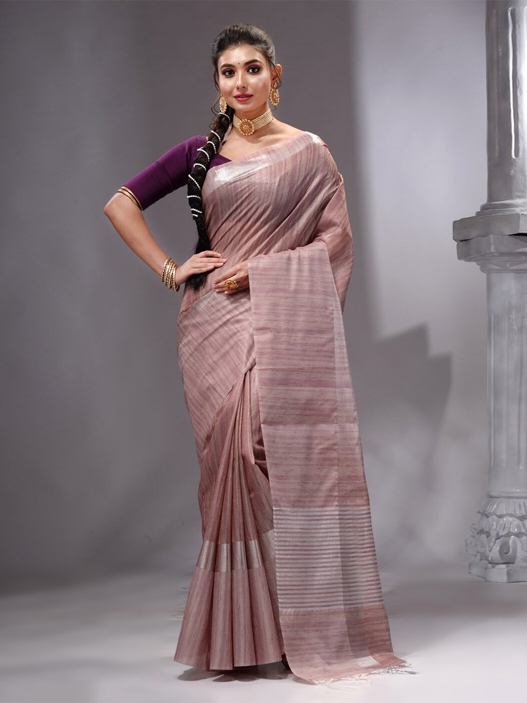 

HOUSE OF BEGUM Zari Pure Linen Banarasi Saree, Peach