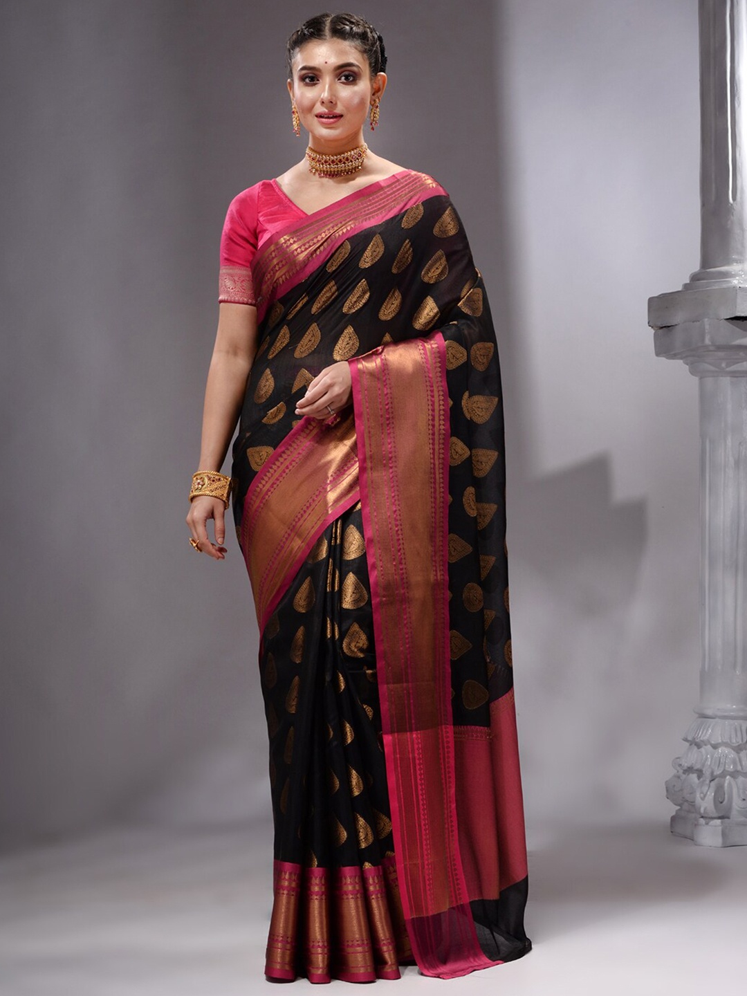 

HOUSE OF BEGUM Ethnic Motif Woven Design Zari Pure Cotton Banarasi Saree, Black