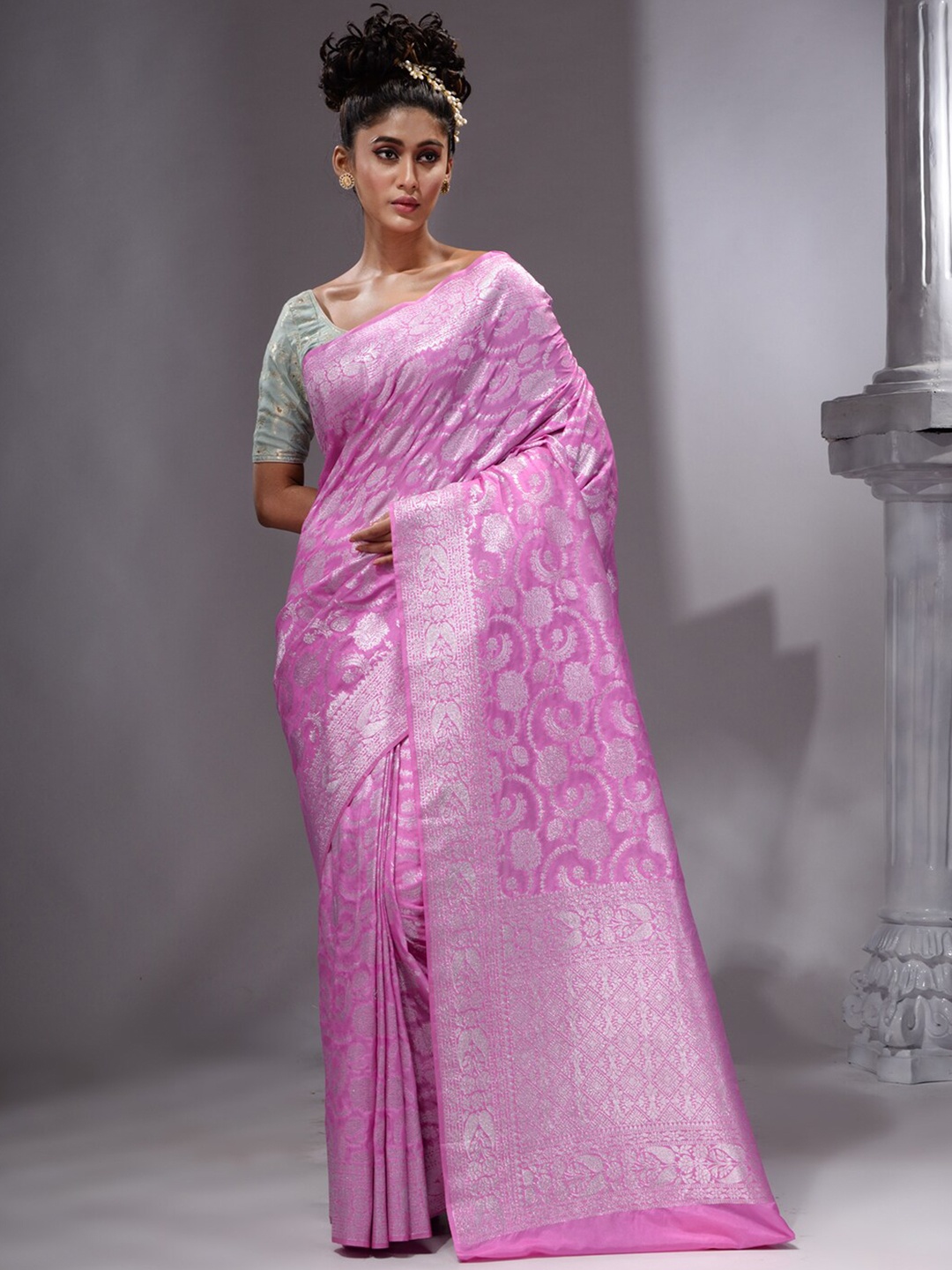 

HOUSE OF BEGUM Woven Design Zari Silk Blend Banarasi Saree, Pink