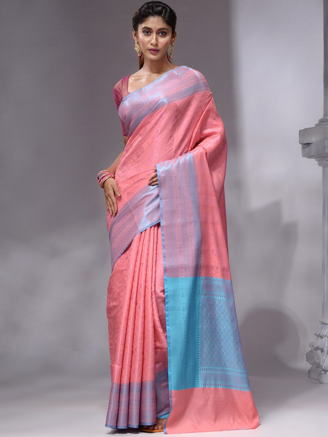 

HOUSE OF BEGUM Woven Design Zari Pure Linen Banarasi Saree, Peach