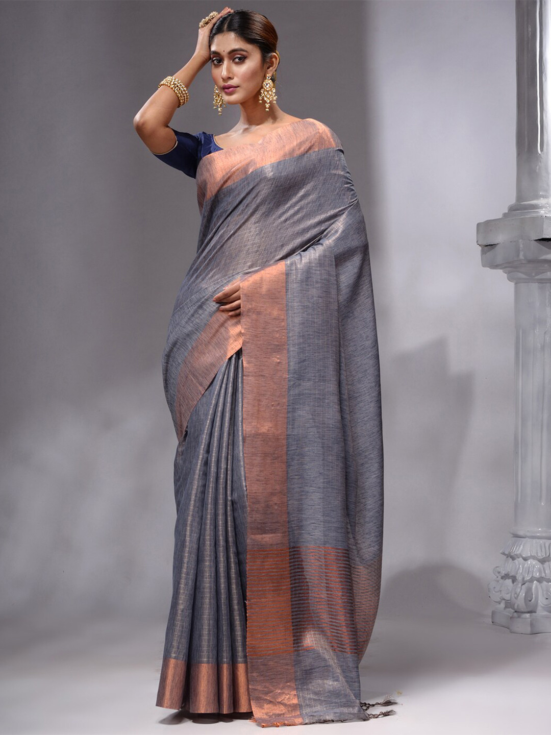 

HOUSE OF BEGUM Tasselled Zari Pure Linen Banarasi Saree, Grey