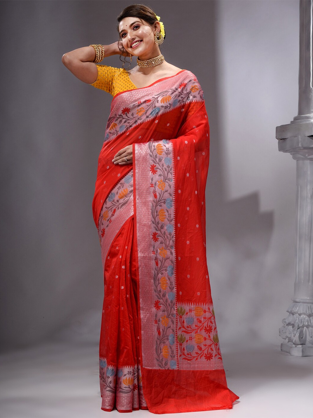 

HOUSE OF BEGUM Floral Woven Design Zari Banarasi Saree, Red