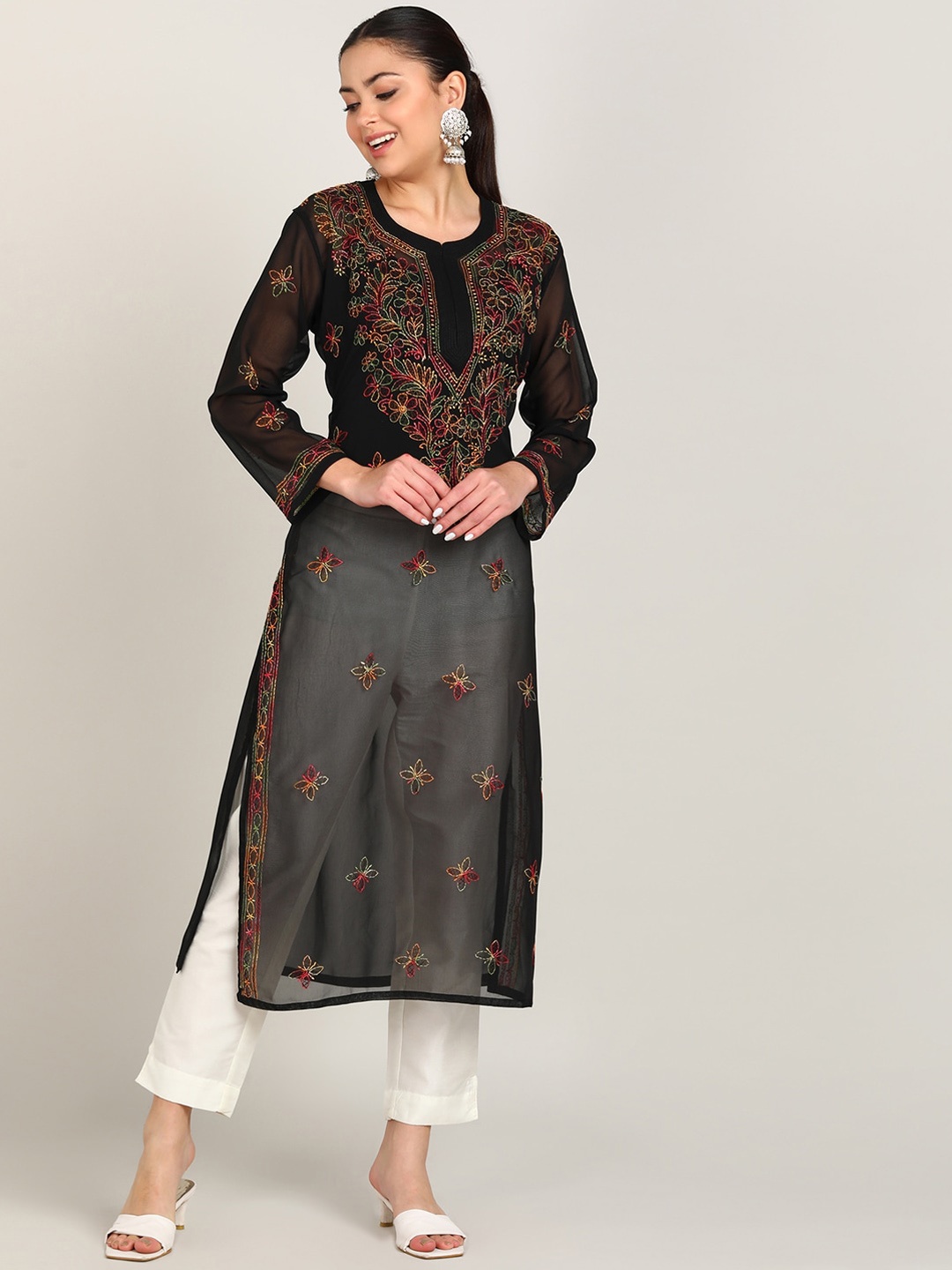 

VAHSON Floral Chikankari Embroidered Georgette Kurta, Black