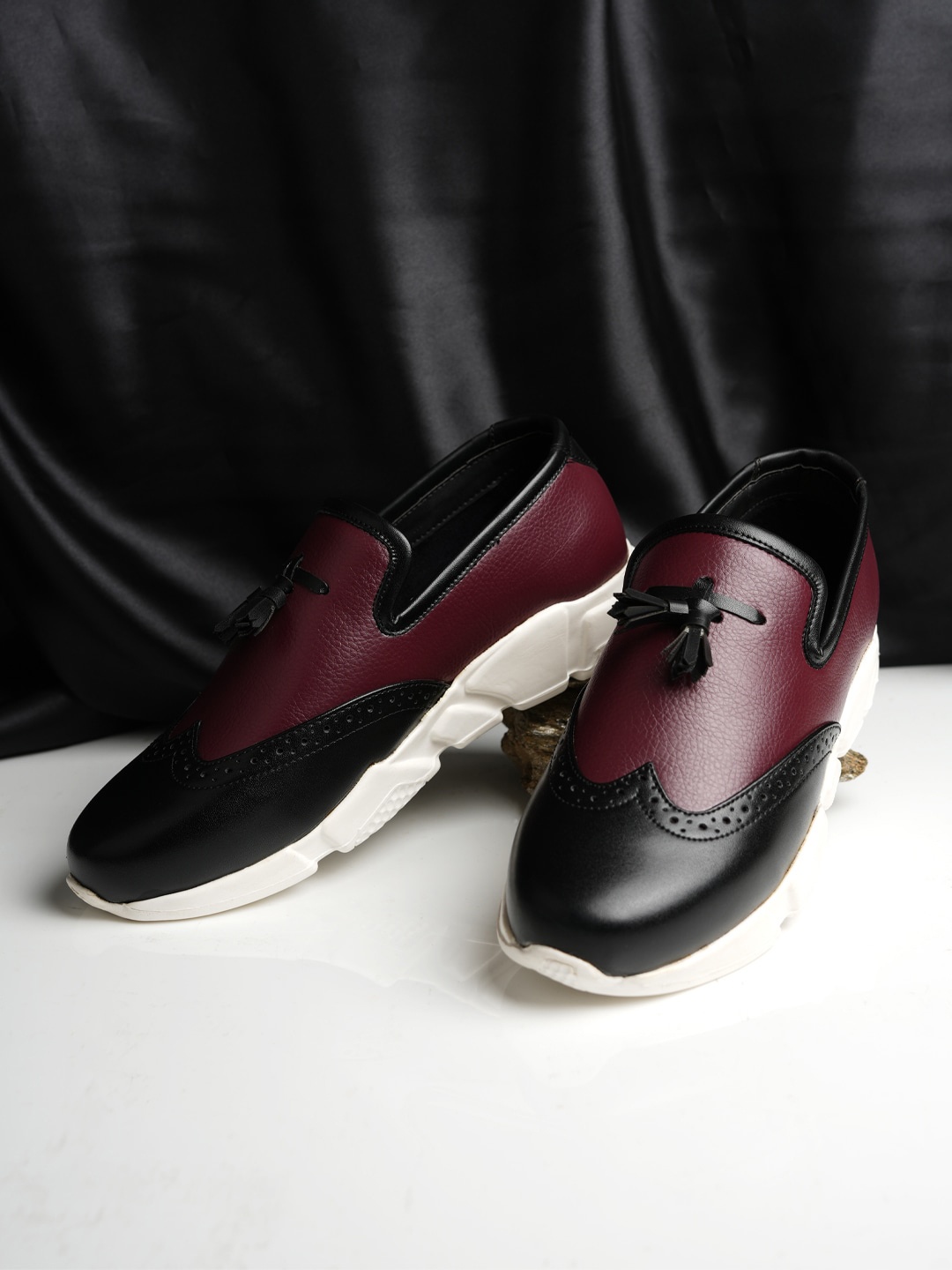 

MONKSTORY Men Colourblocked Perforated Tassel Loafers, Black