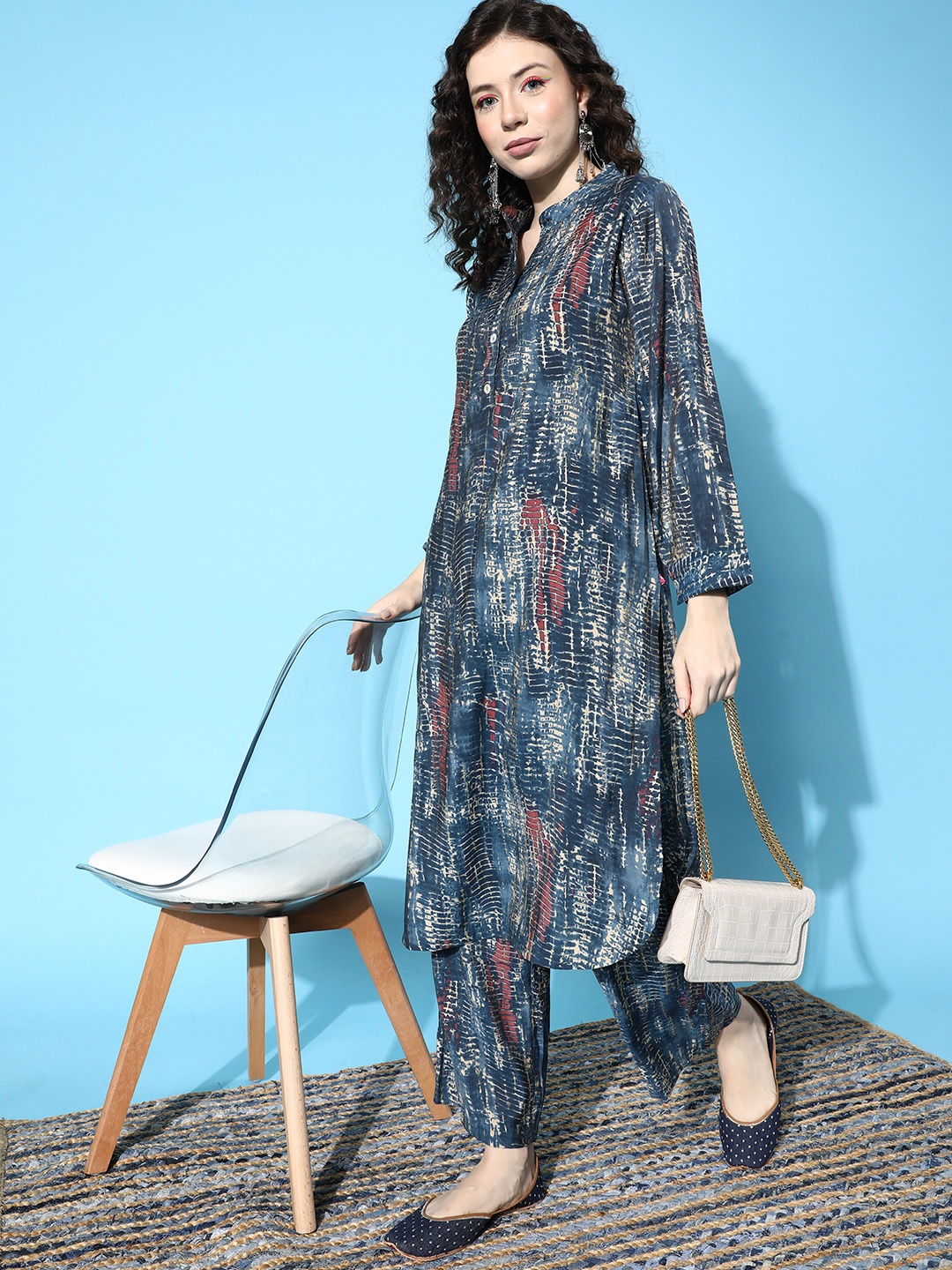 

Varanga Dyed Regular Kurta with Trousers, Blue