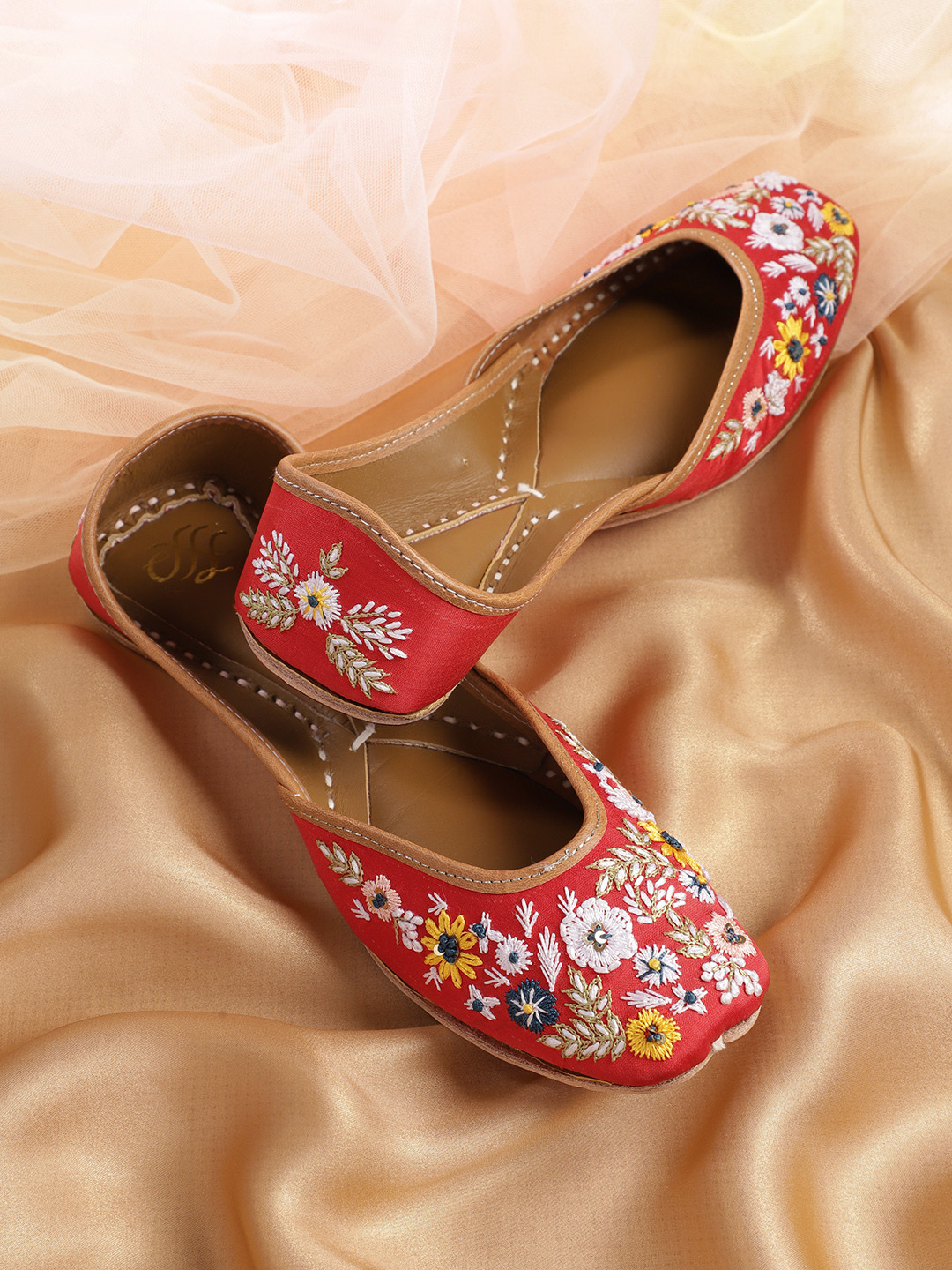 

House of Pataudi Women Embellished Ethnic Mojaris, Red