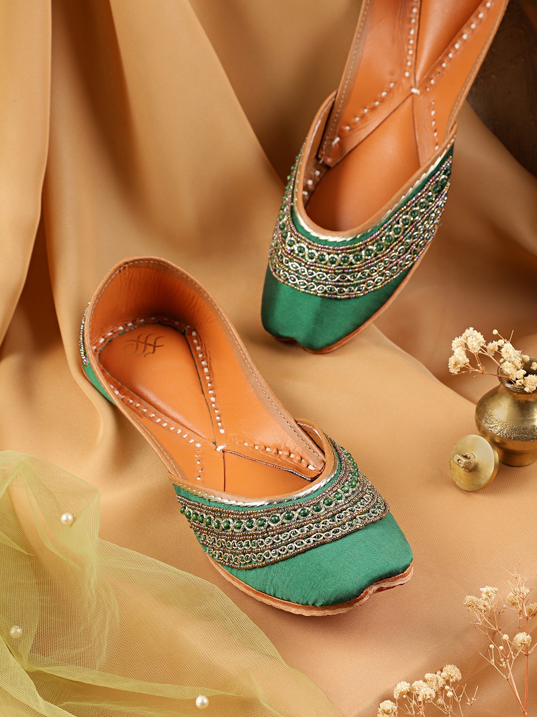 

House of Pataudi Women Embellished Ethnic Mojaris, Green