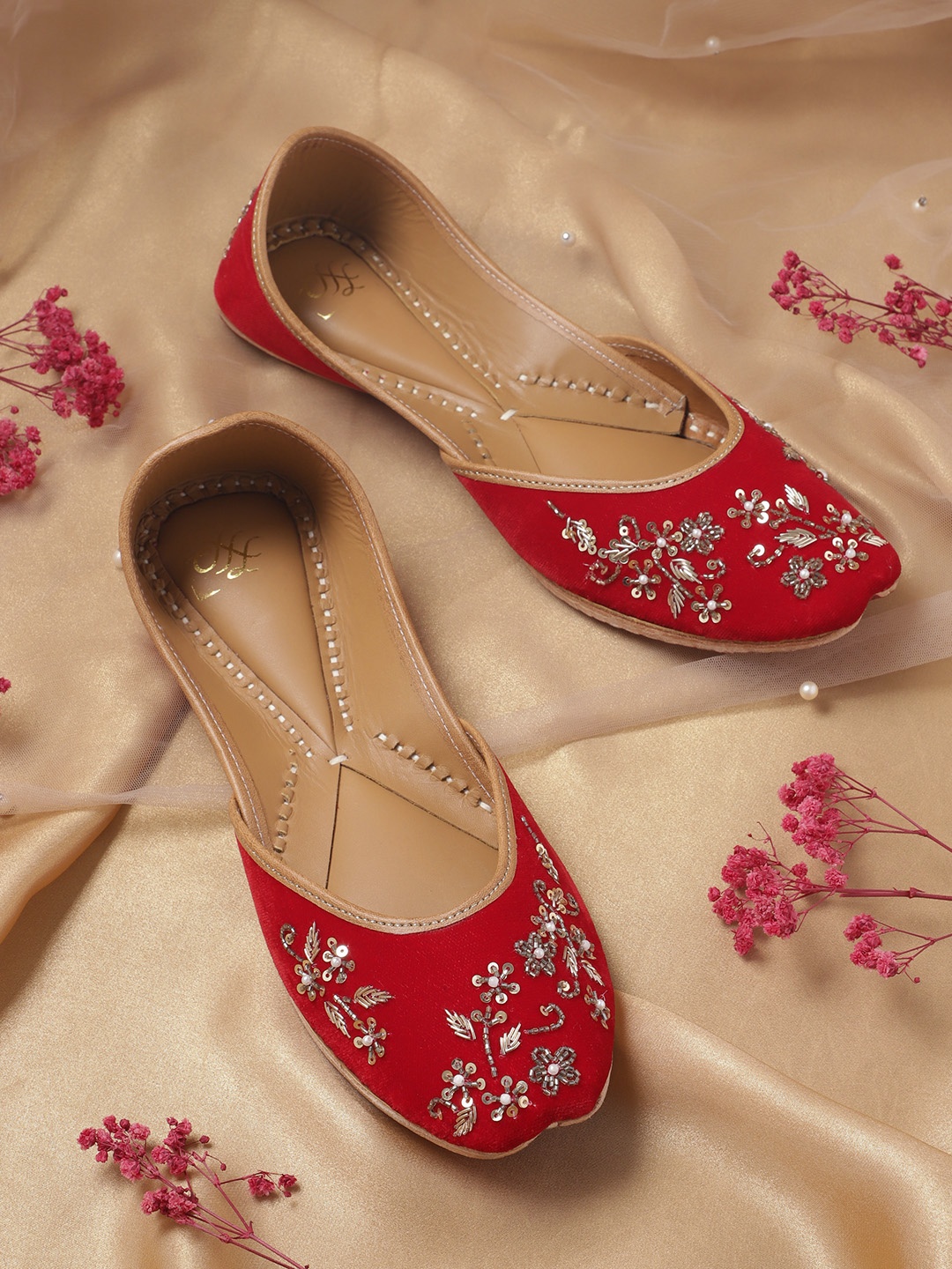 

House of Pataudi Women Embellished Ethnic Mojaris, Red