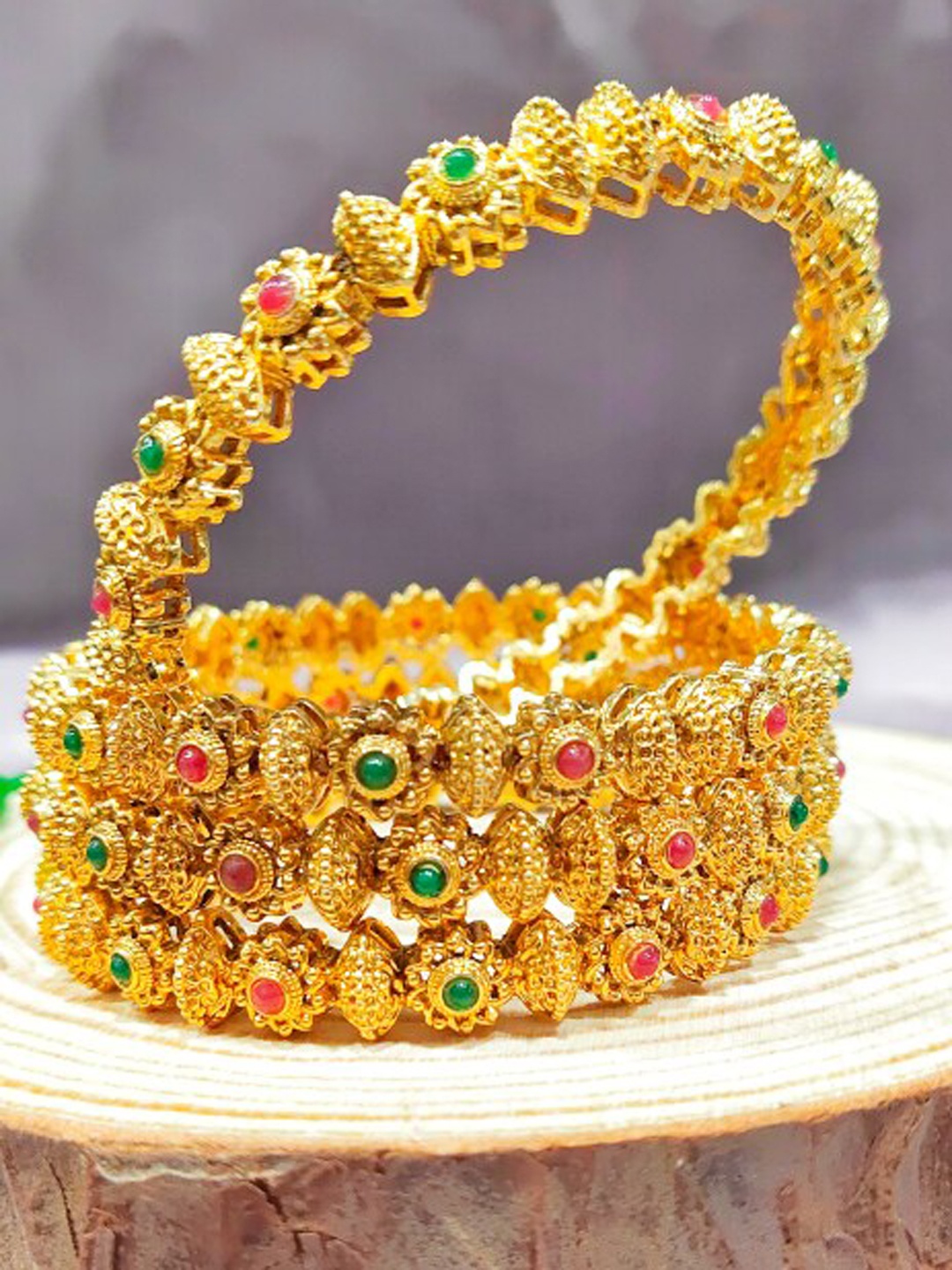 

FEMMIBELLA Set Of 4 Gold-Plated Stone-Studded Bangles