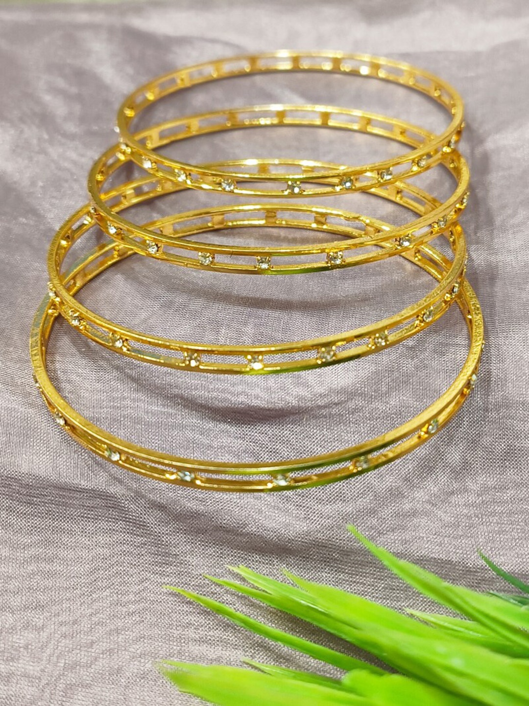 

FEMMIBELLA Set Of 4 Gold-Plated AD Studded Bangles