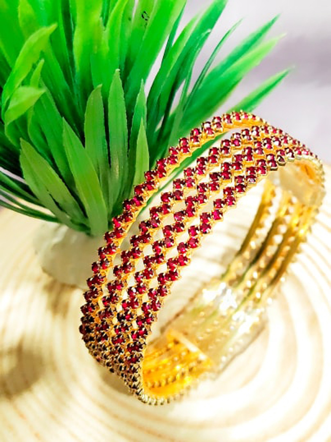 

FEMMIBELLA Set Of 4 Gold-Plated Stone-Studded Bangles