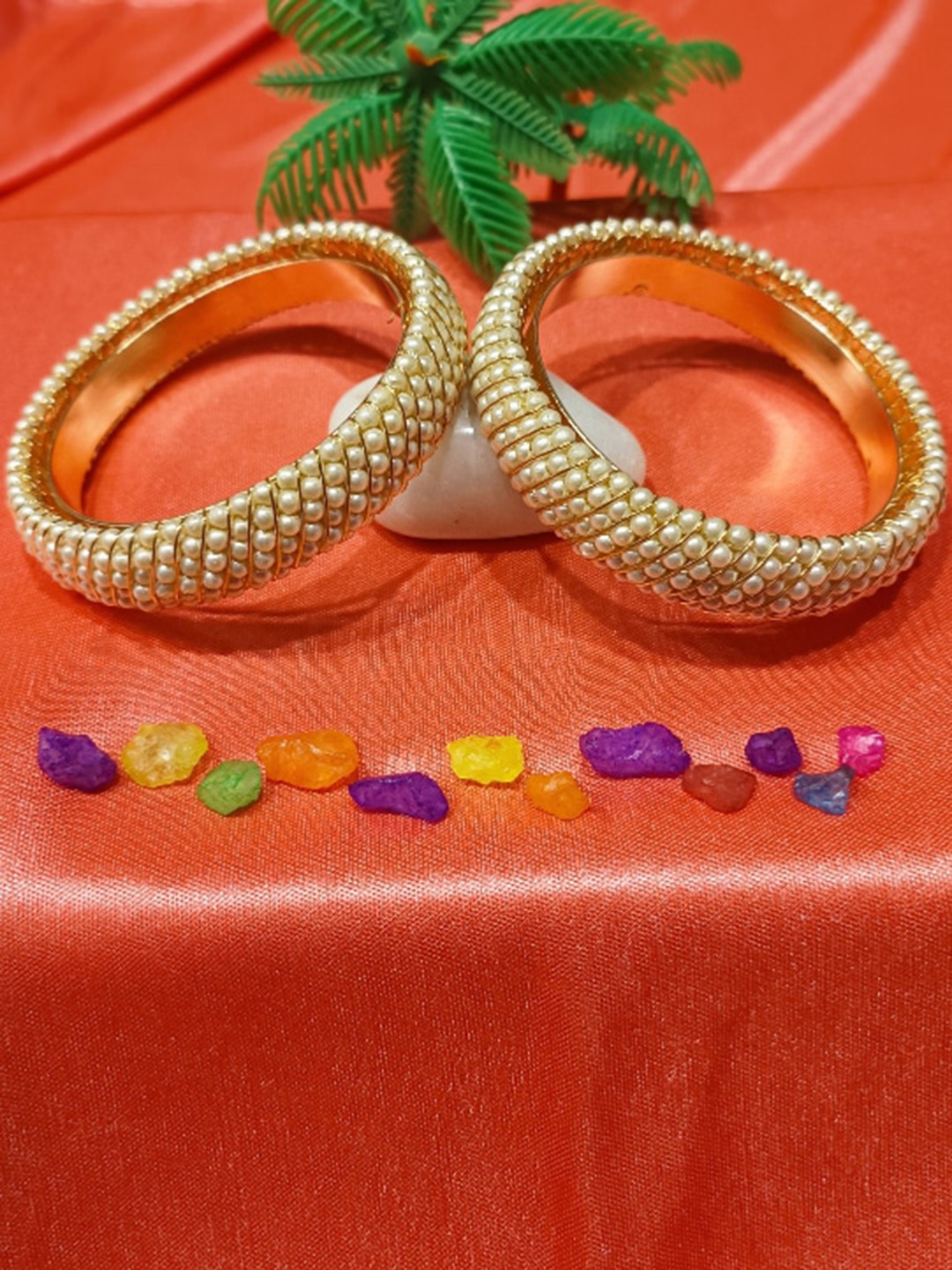 

FEMMIBELLA Set Of 2 Gold-Plated Pearl Beaded Bangles