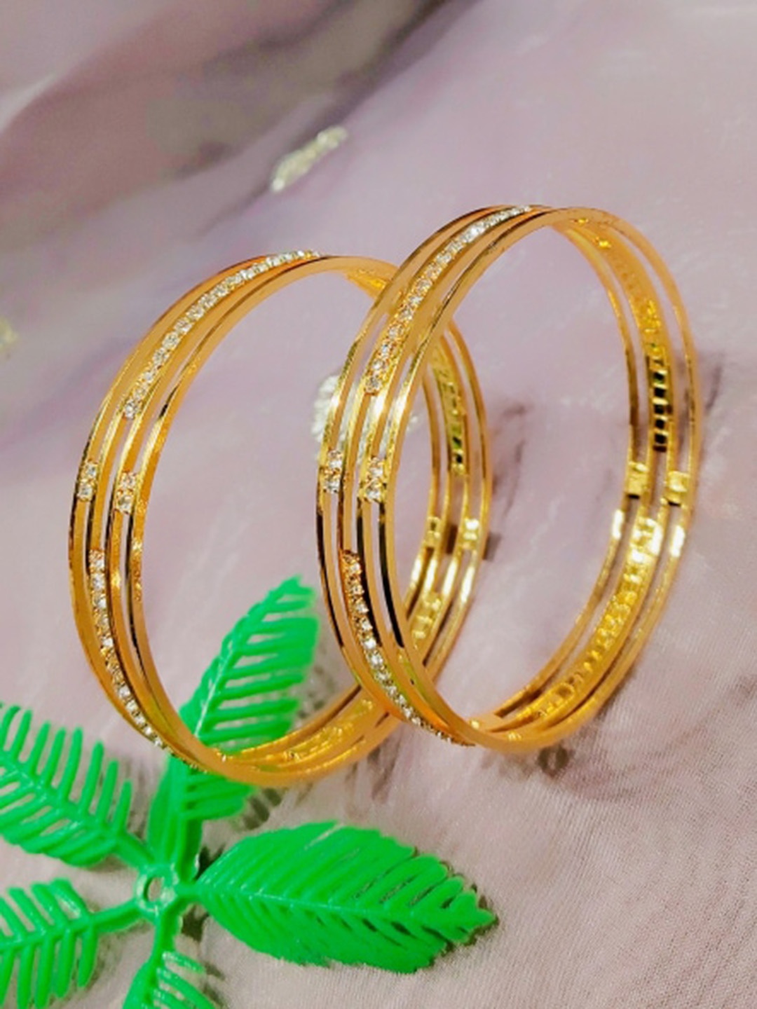 

FEMMIBELLA Set Of 2 Gold-Plated AD-Studded Bangles