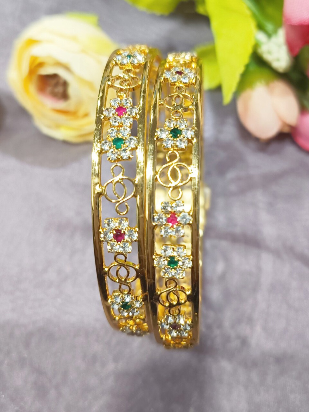 

FEMMIBELLA Set Of 2 Gold-Plated AD-Studded Bangles