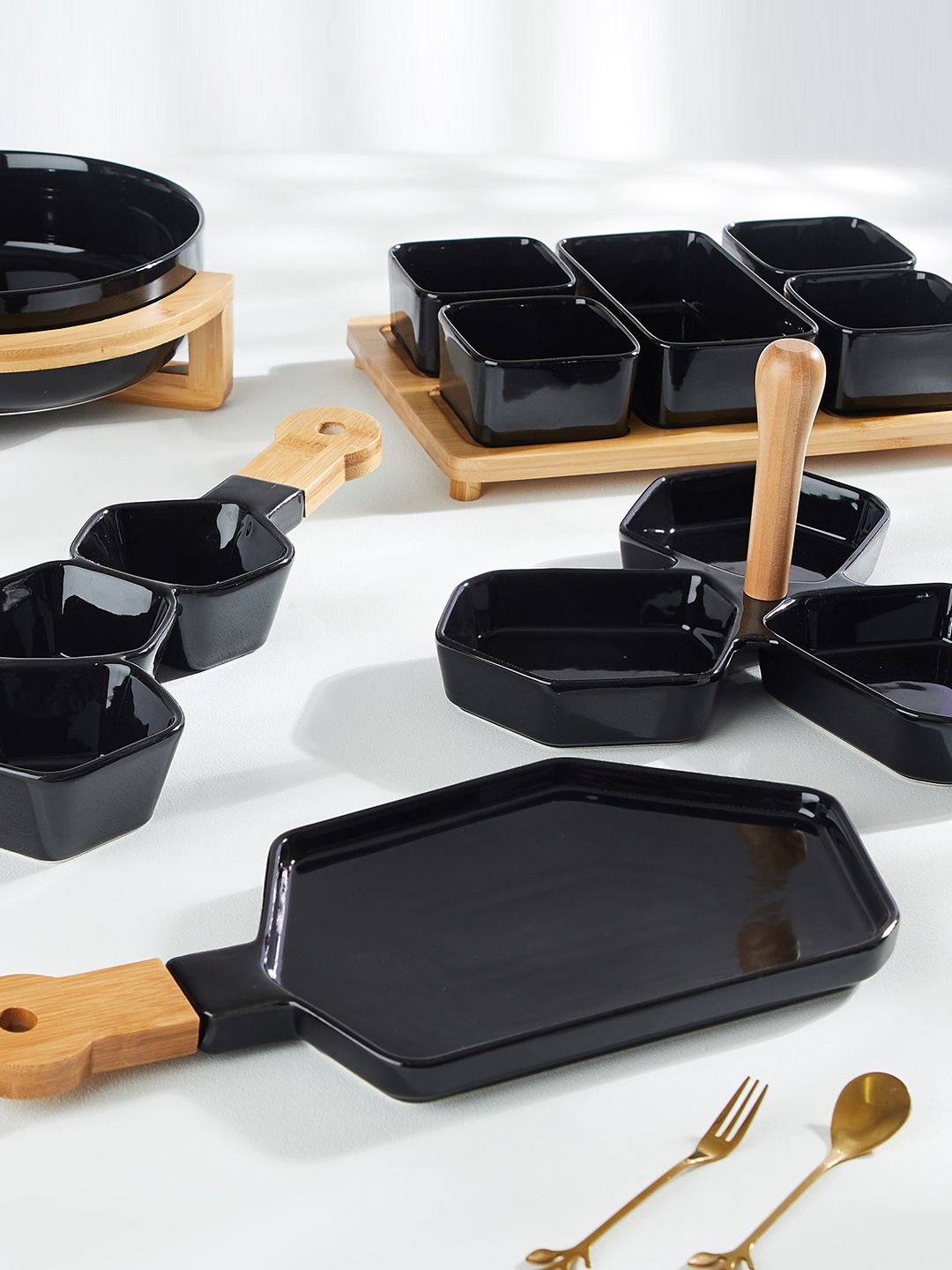 

Home Centre Chef Special Black 3-Grid Ceramic Serving Platter With Bamboo Handle