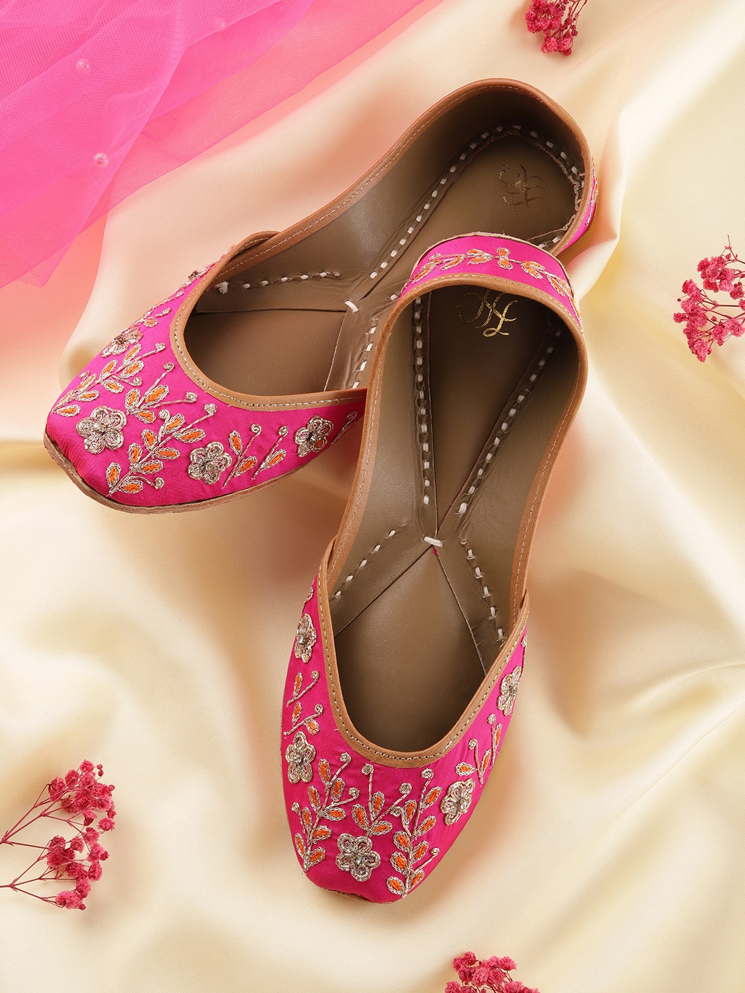 

House of Pataudi Women Embellished Ethnic Mojaris, Pink