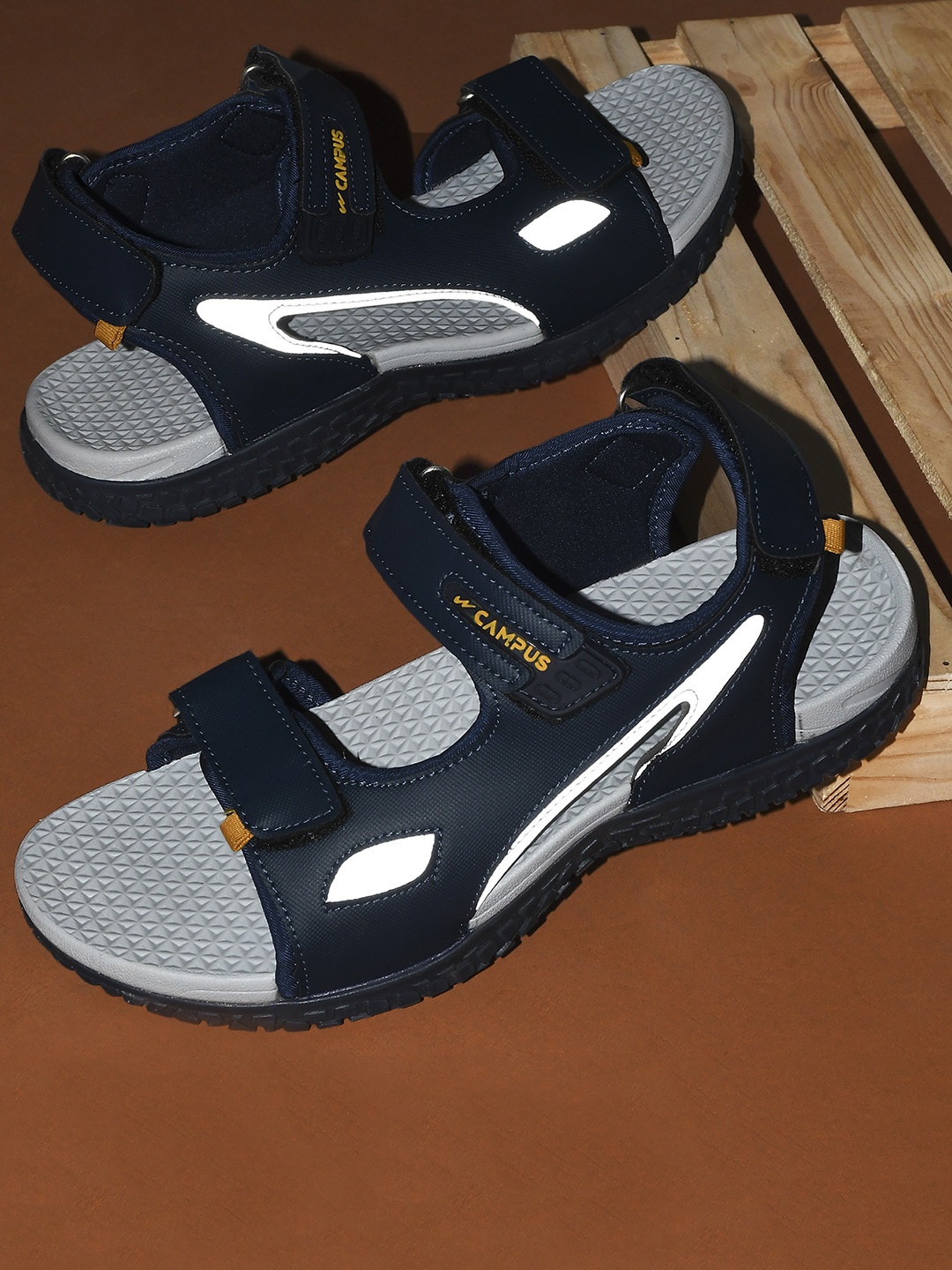 

Campus Men Textured Velcro Closure Sports Sandals, Navy blue