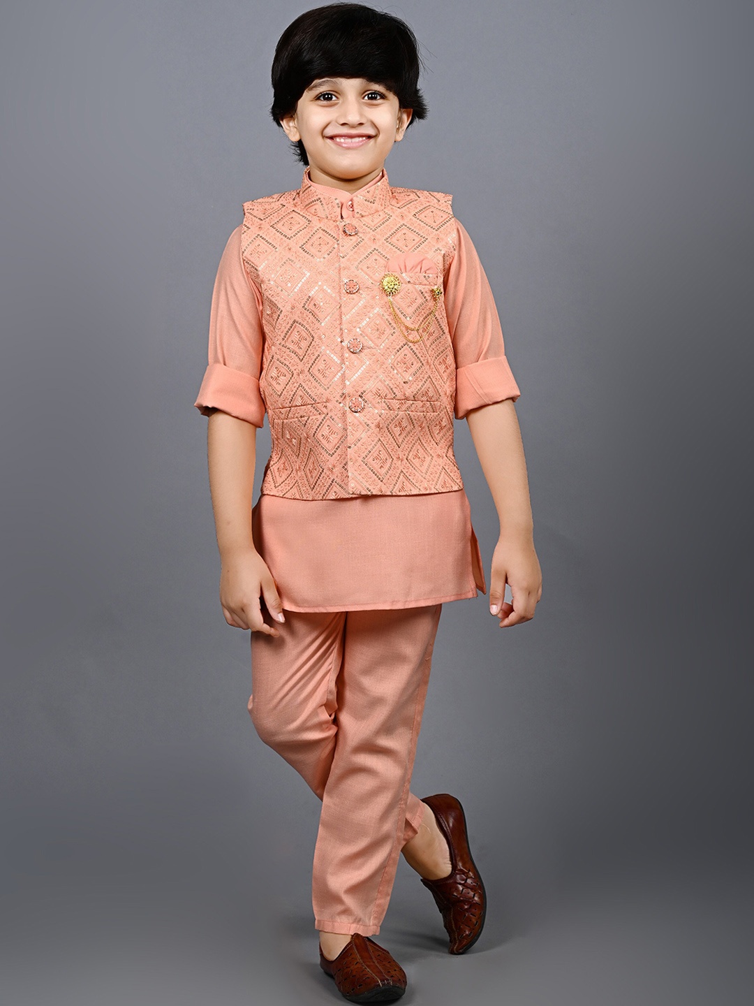 

ahhaaaa Boys Mandarin Collar Straight Kurta with Trousers & Nehru Jacket, Peach