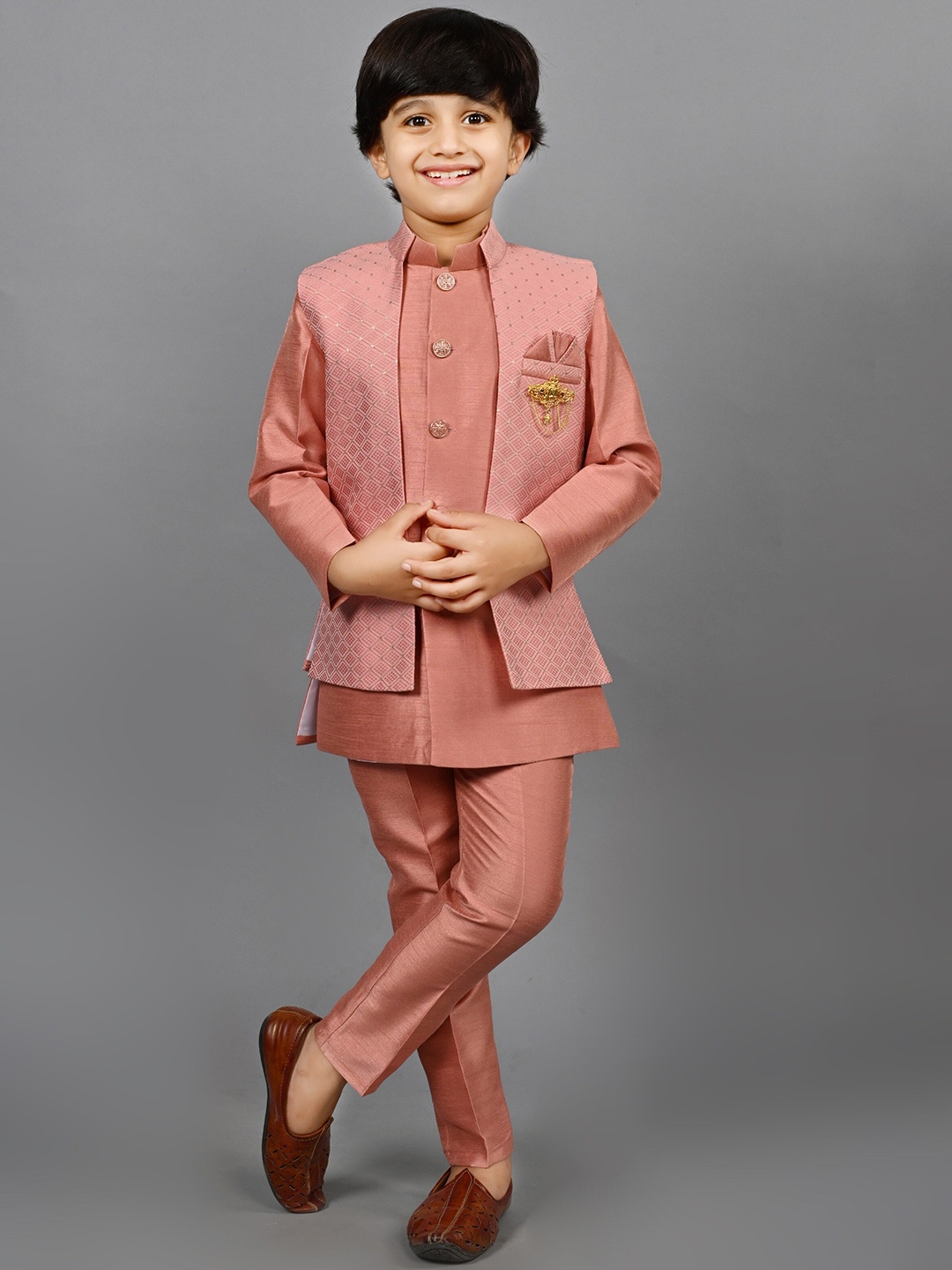 

ahhaaaa Boys Mandarin Collar Straight Kurta with Trousers & Nehru Jacket, Pink