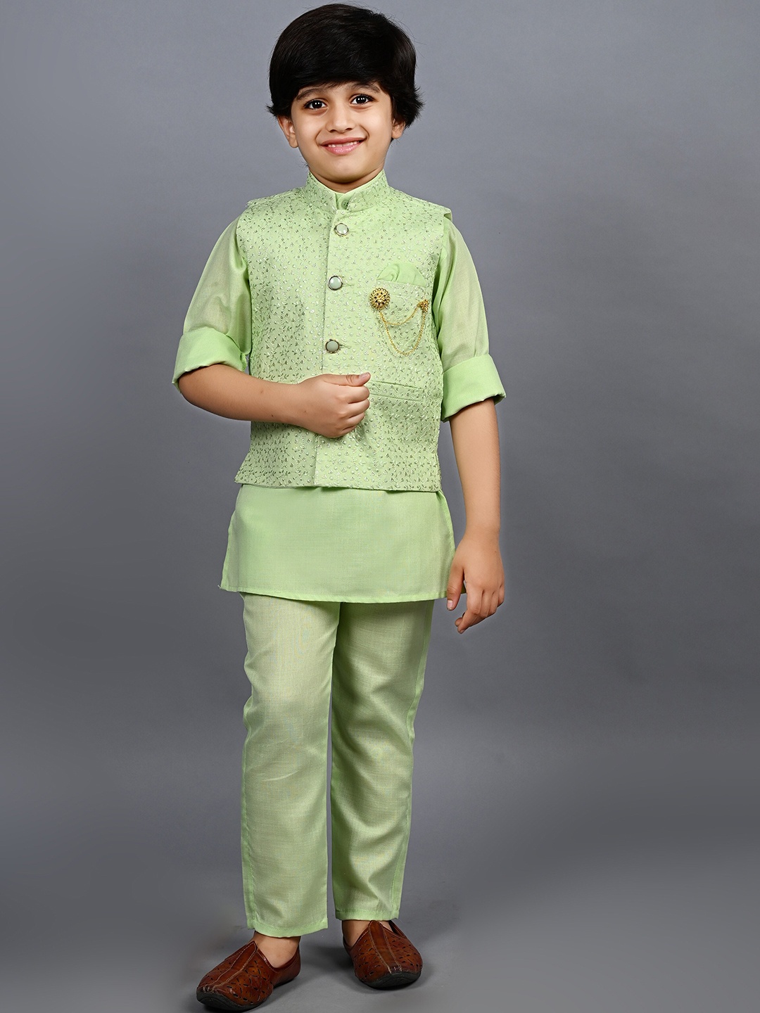 

ahhaaaa Boys Mandarin Collar Kurta with Trousers & Thread Work Nehru Jacket, Green