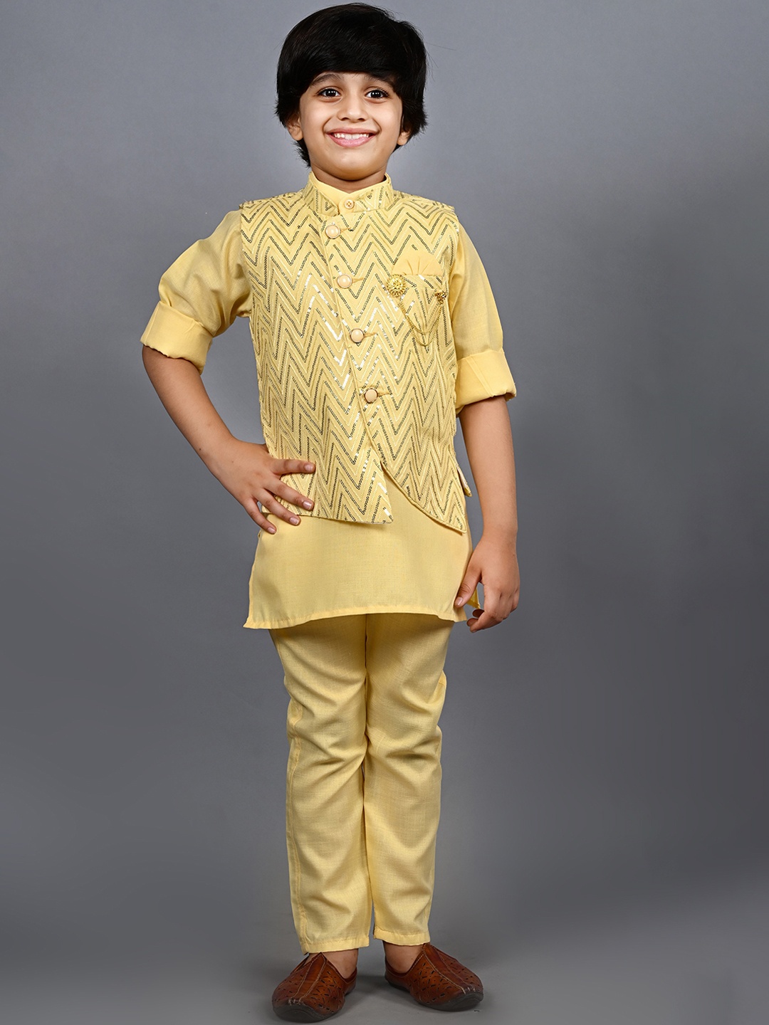 

ahhaaaa Boys Sequinned Kurta & Trousers With Nehru Jacket, Yellow