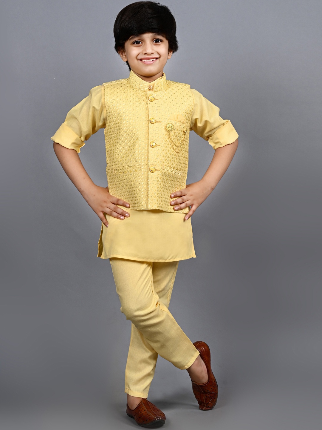 

ahhaaaa Boys Mandarin Collar Straight Kurta with Trousers & Nehru Jacket, Yellow