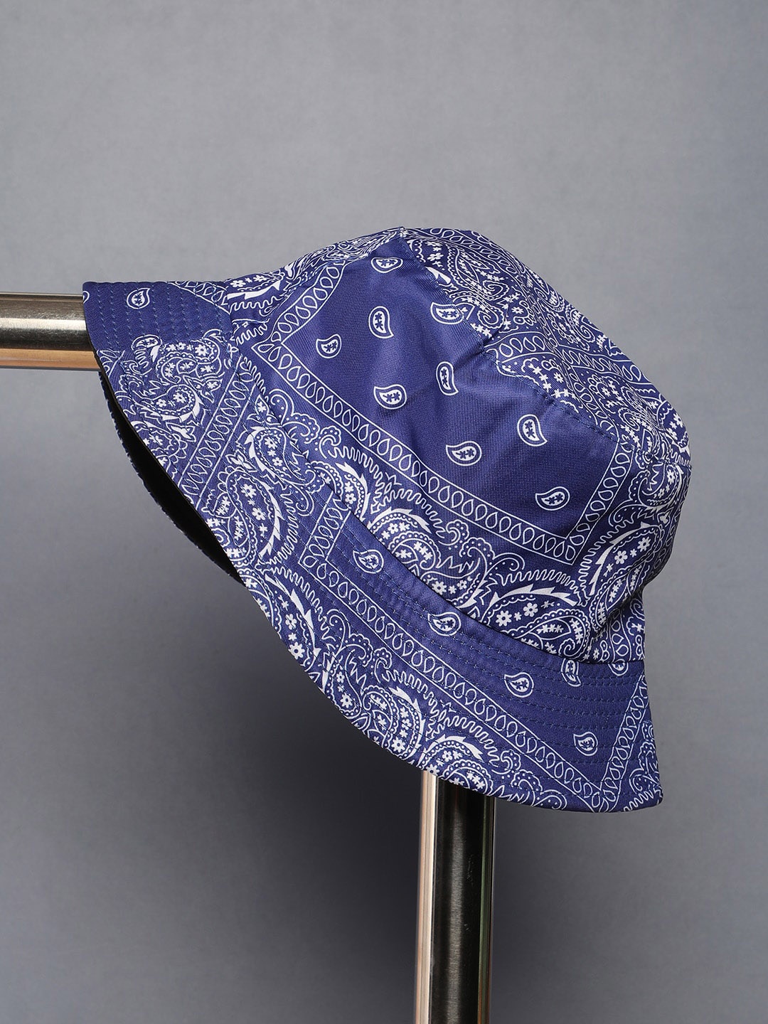 

HAUTE SAUCE by Campus Sutra Printed Paisly Bucket Hat, Blue