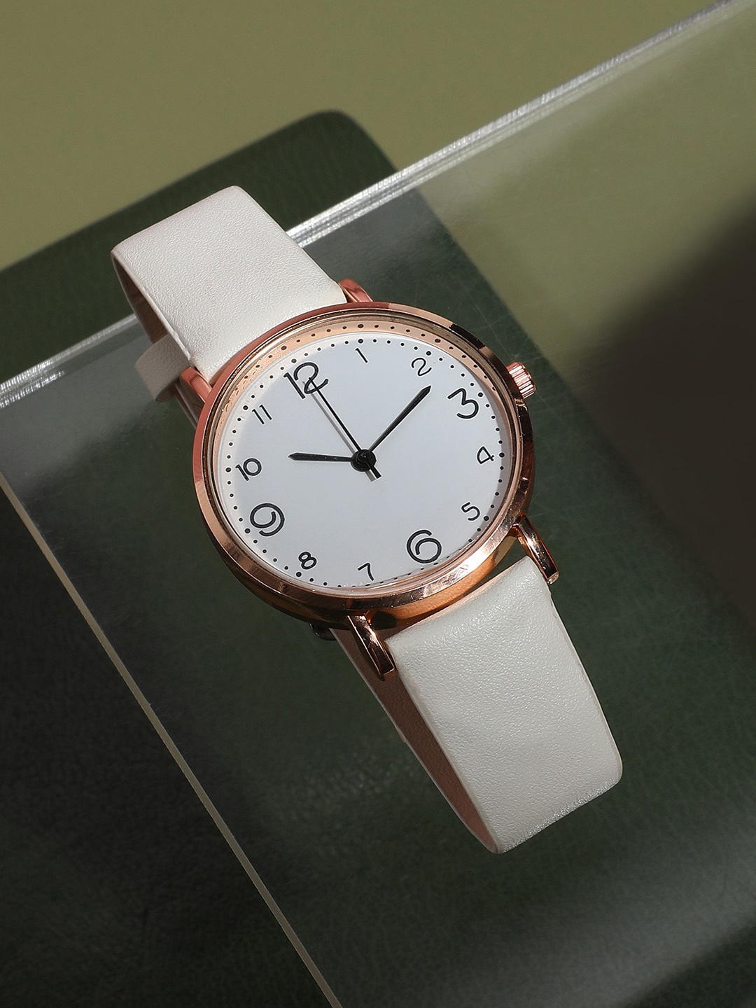 

HAUTE SAUCE by Campus Sutra Women Dial & Leather Straps Analogue Watch AW23_HSWC1129, White