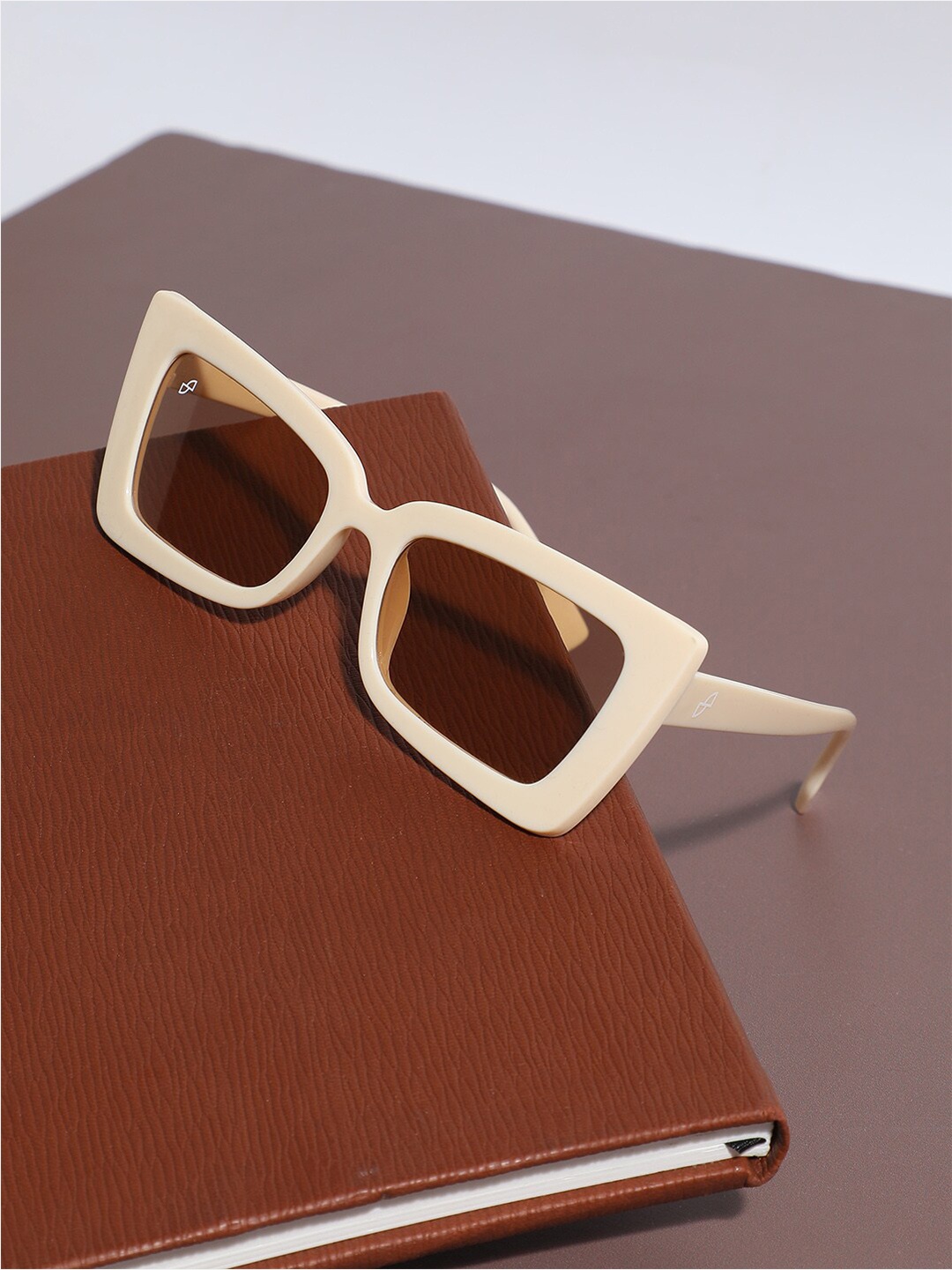 

HAUTE SAUCE by Campus Sutra Women Butterfly Sunglasses With Polarised Lens AW23_HSSG1429, Brown