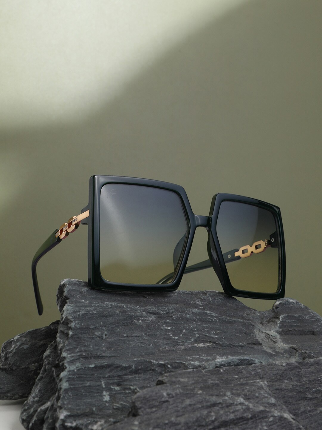 

HAUTE SAUCE by Campus Sutra Women Polarised Lens Oversized Sunglasses, Green