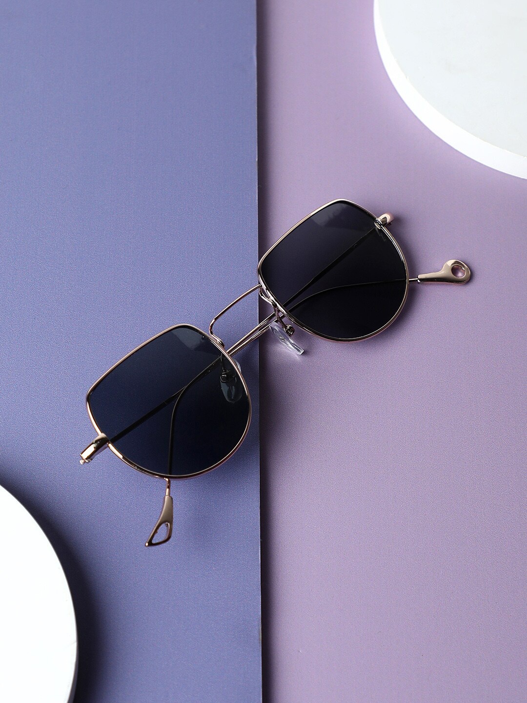 

HAUTE SAUCE by Campus Sutra Women Oversized Sunglasses With Polarised Lens AW23_HSSG2249, Black