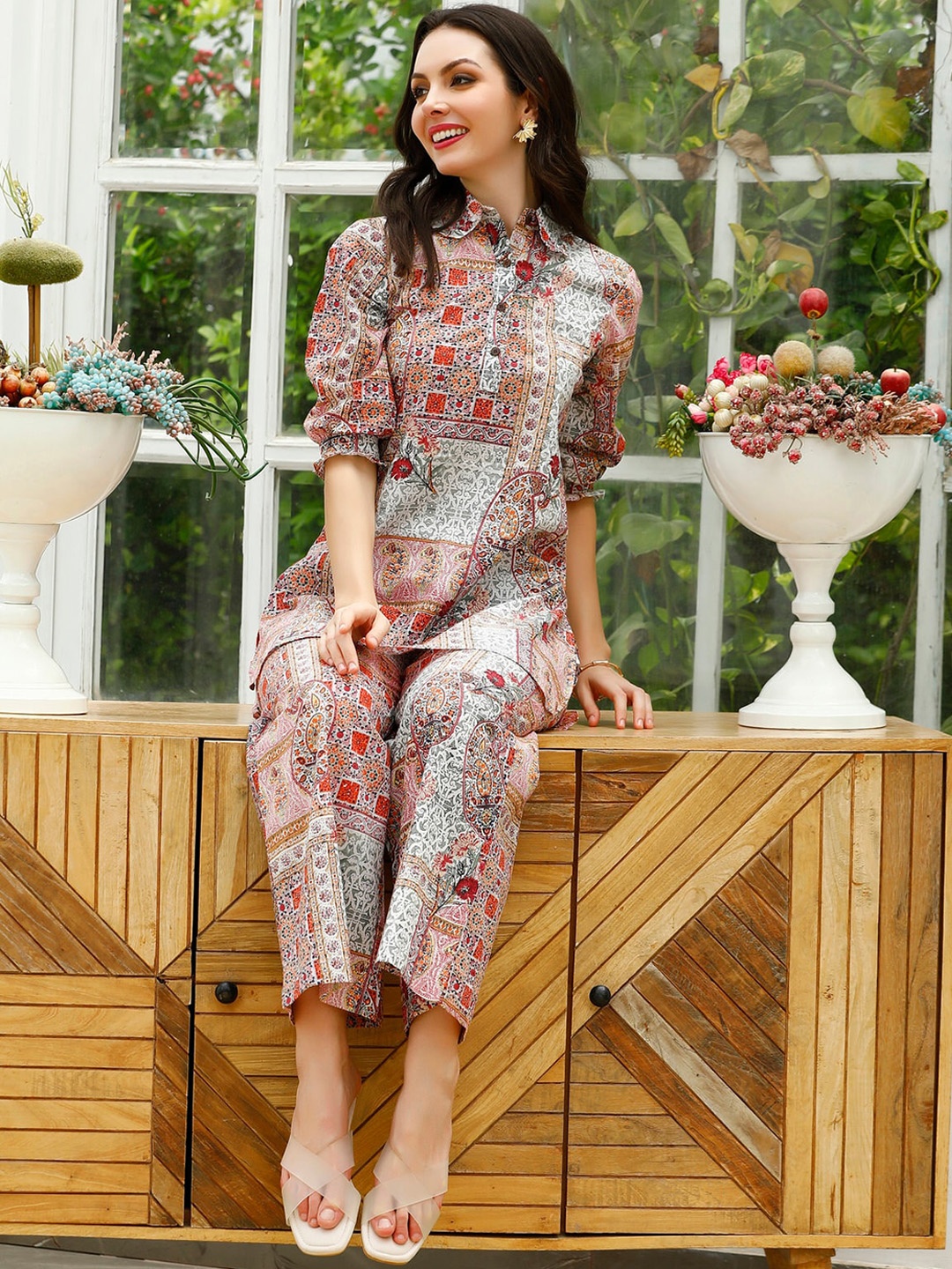 

JISORA Red Abstract Printed Pure Cotton Top & Pyjamas Night Suits