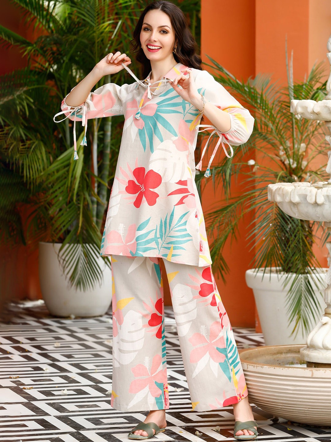 

JISORA White Floral Printed Tie-Ups Detailing Cotton Tunic & Palazzo, Off white