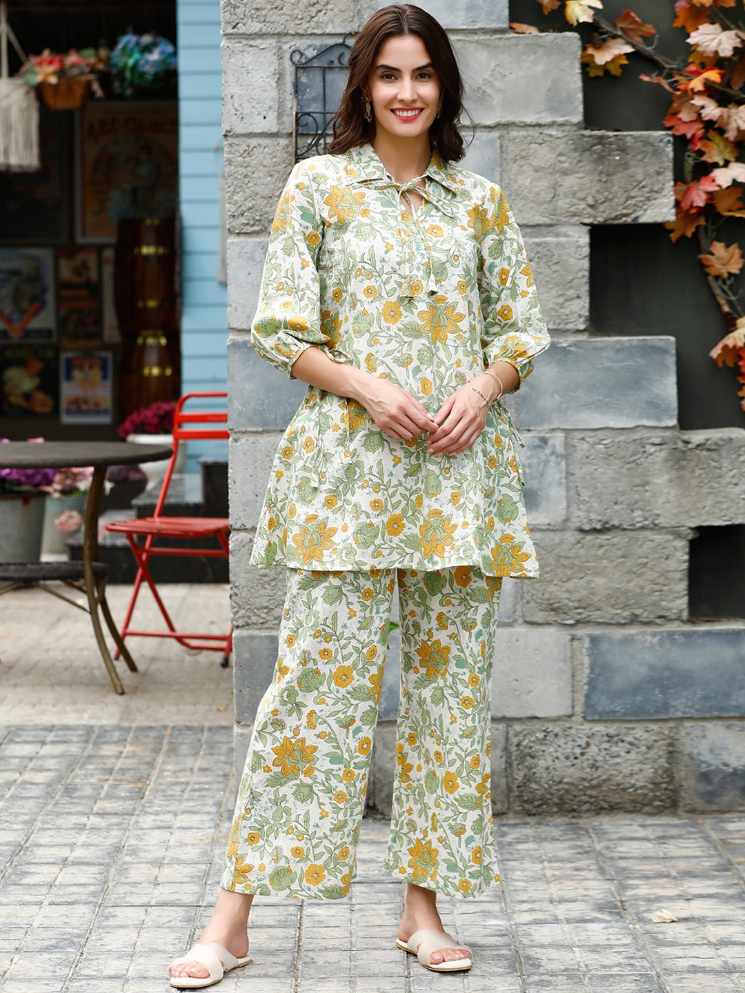 

JISORA Floral Printed Tie-Up Neck Pure Cotton Night suit, Green