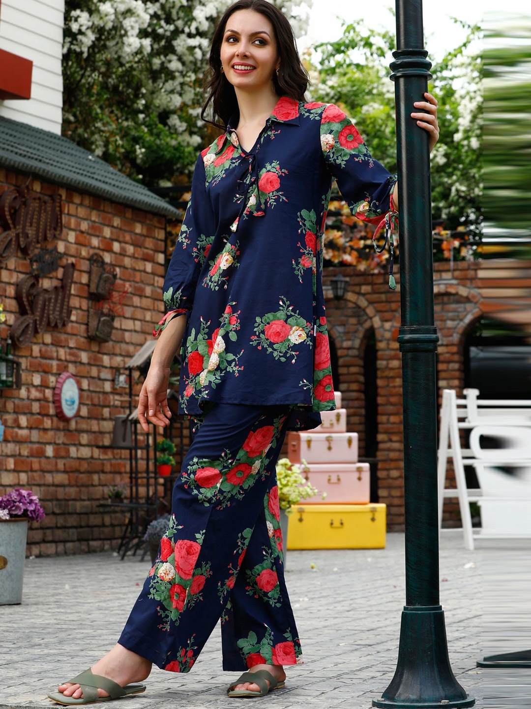

JISORA Blue Floral Printed Pure Cotton Top & Pyjamas Night Suits, Navy blue