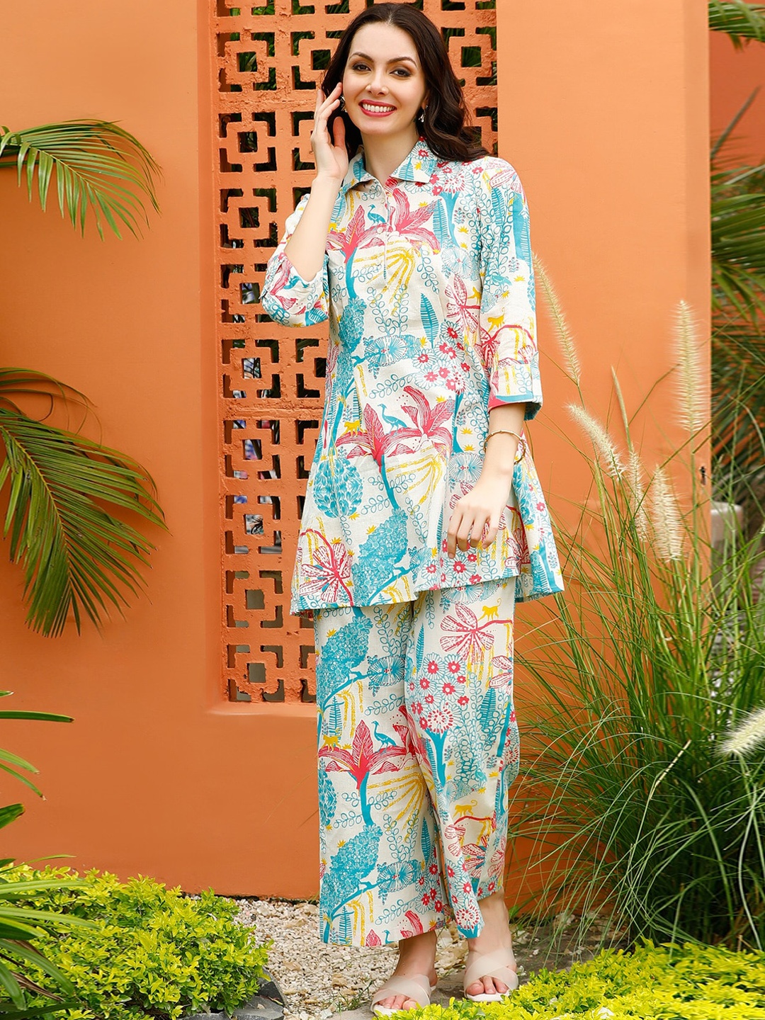 

JISORA White & Blue Floral Printed Cotton Tunic & Palazzo