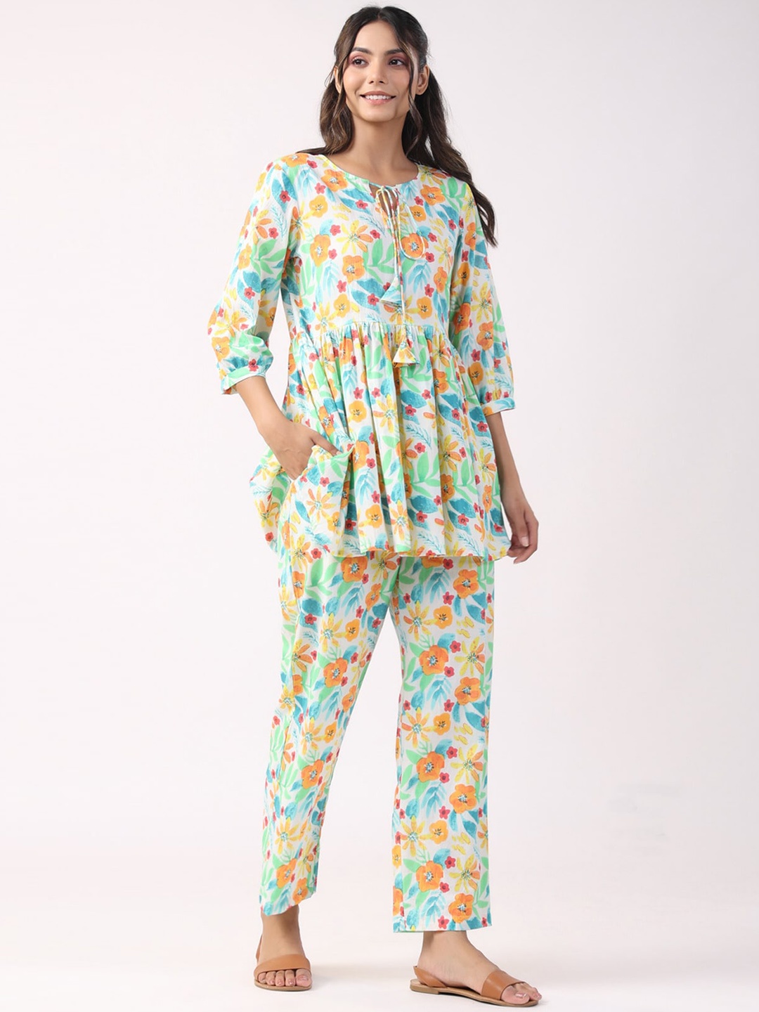 

JISORA Green Floral Printed Pure Cotton Top & Pyjamas Night Suits