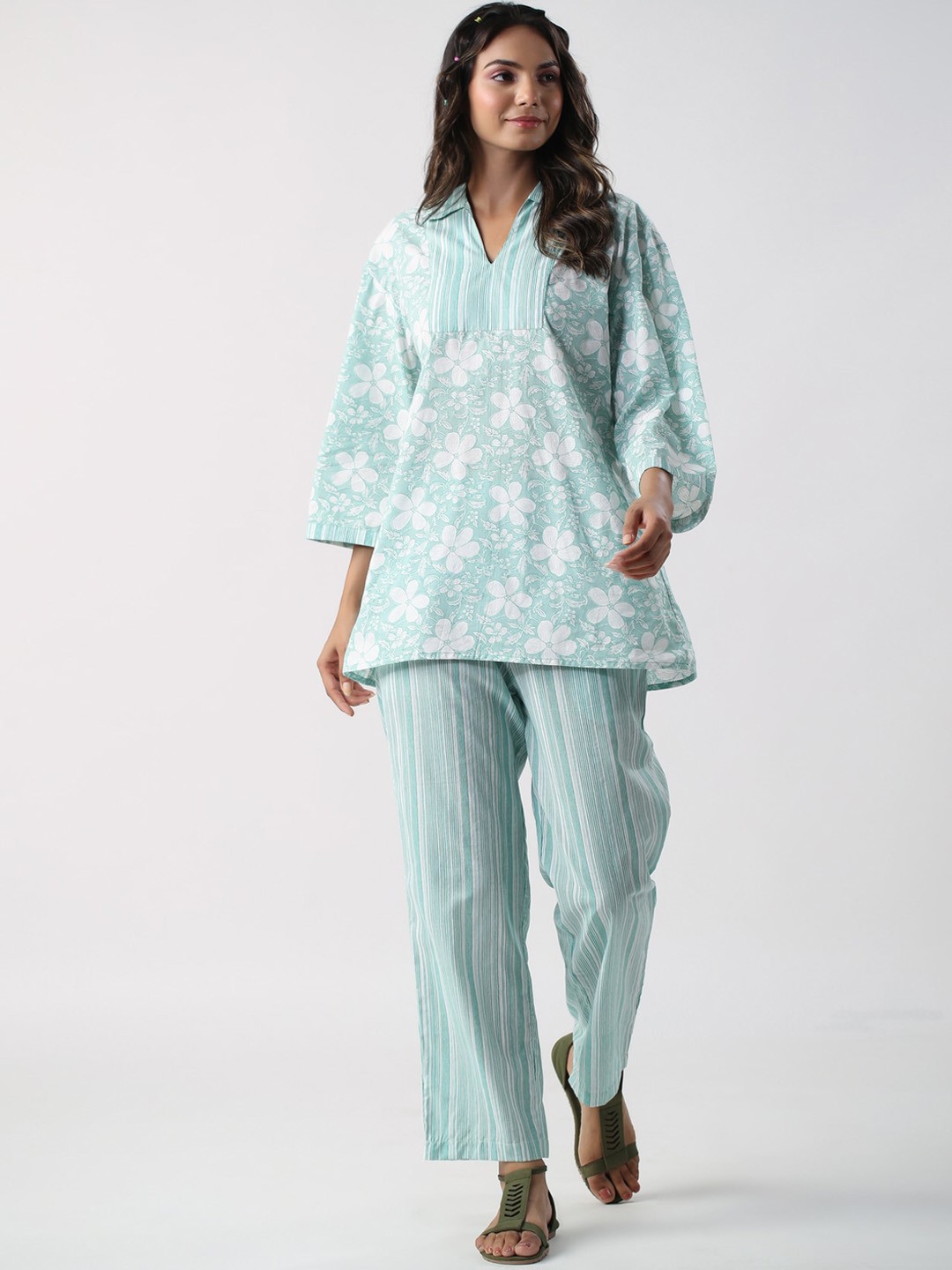 

JISORA Sea Green & White Floral Printed Shirt Collar Pure Cotton Top & Pyjama Night Suit