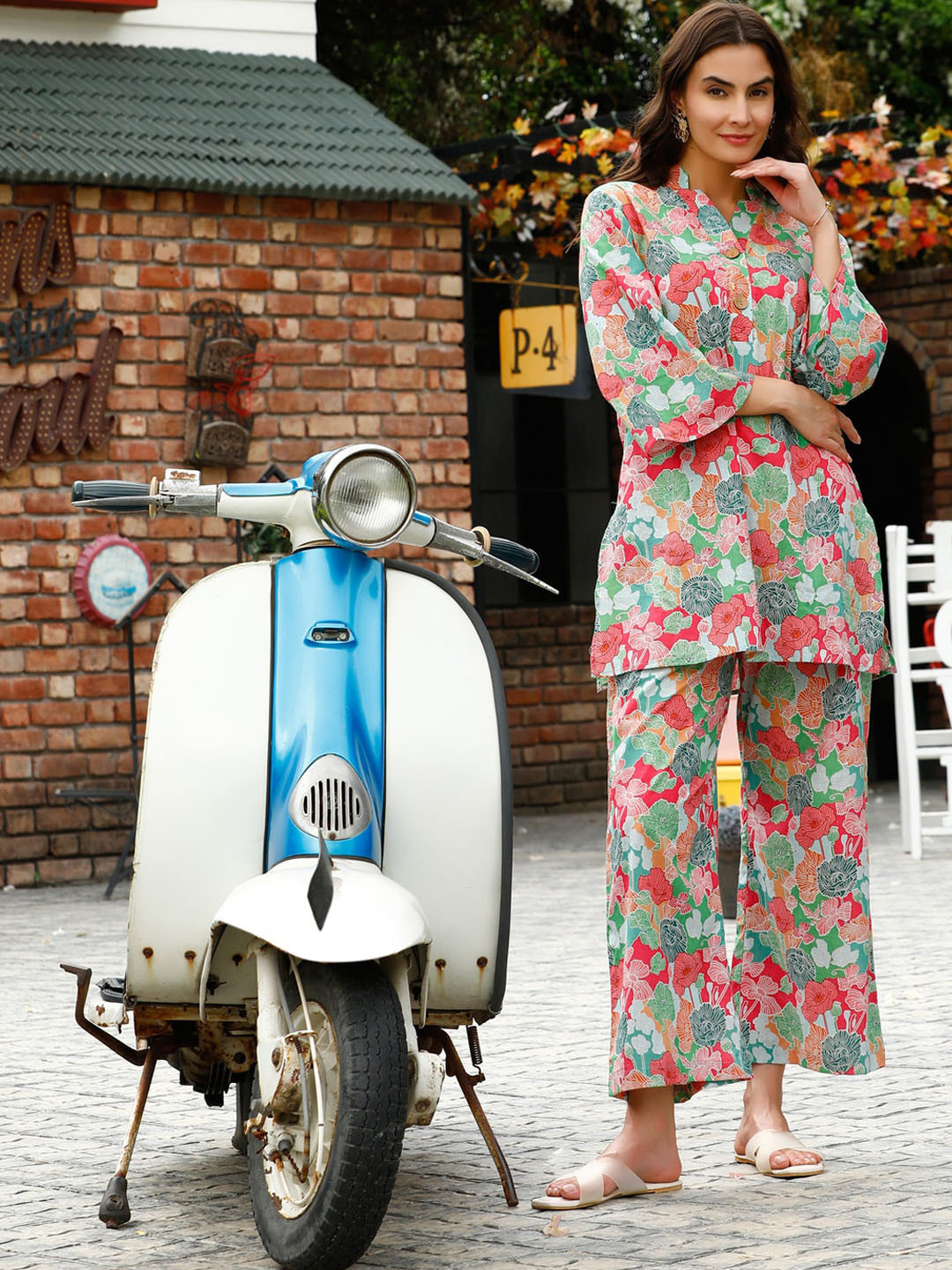 

JISORA Green Floral Printed Pure Cotton Top & Pyjamas Night Suits