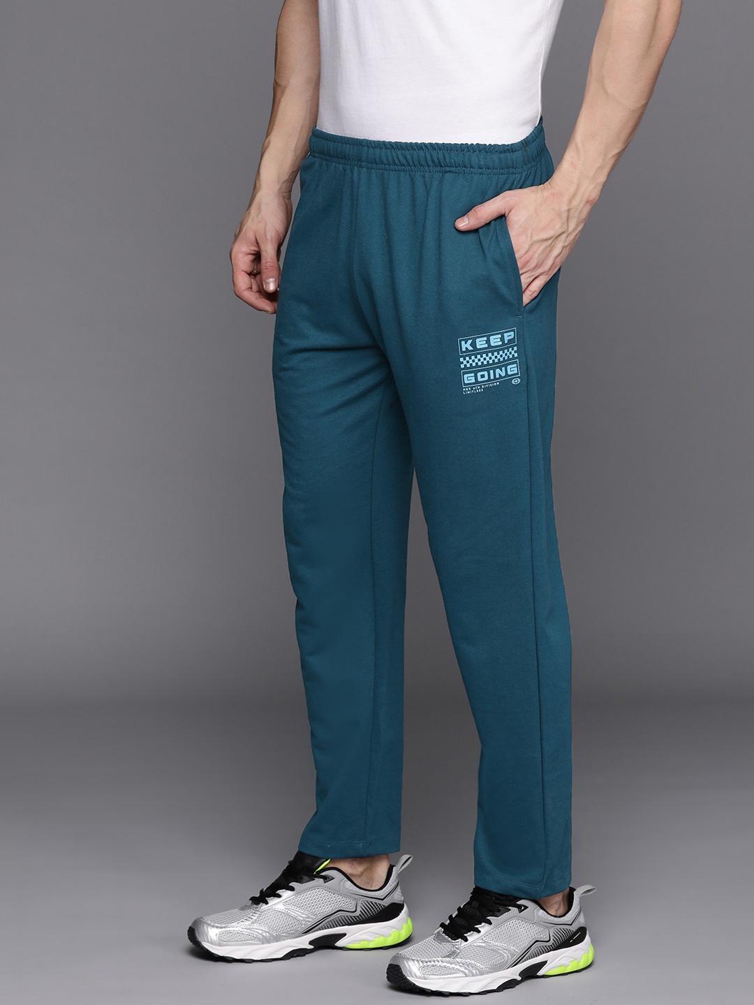 

HRX by Hrithik Roshan Men Regular Fit Lifestyle Track Pants, Teal