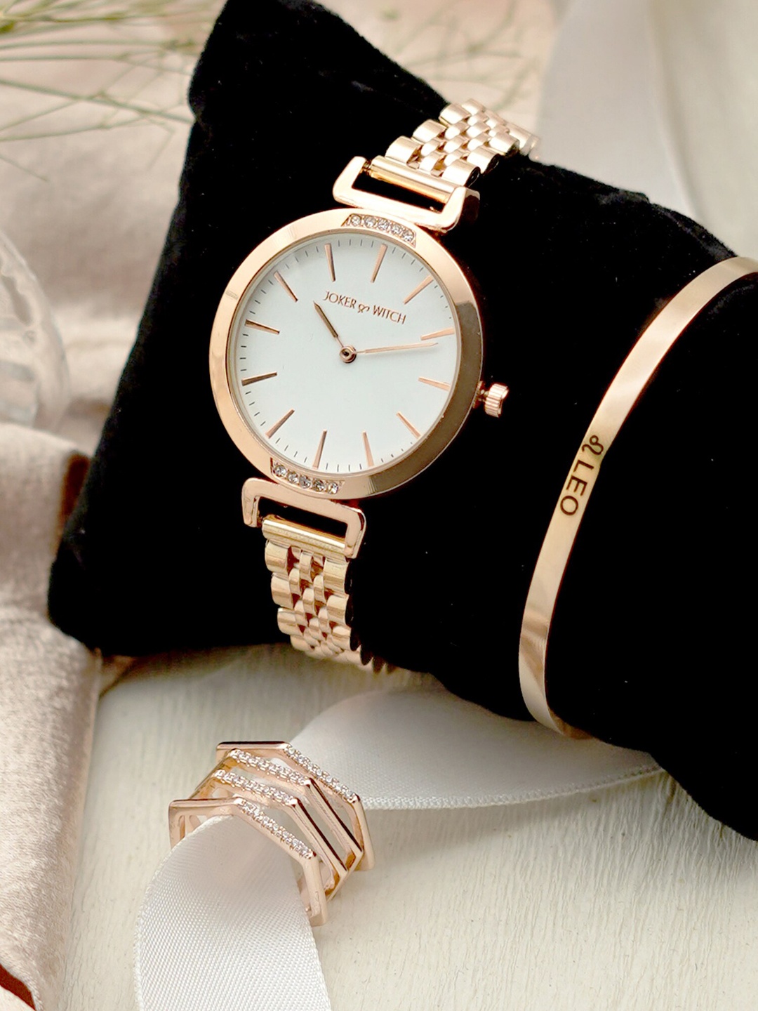 

JOKER & WITCH Women Glistening Love Leo Love Triangle Watch Gift Set, Rose gold