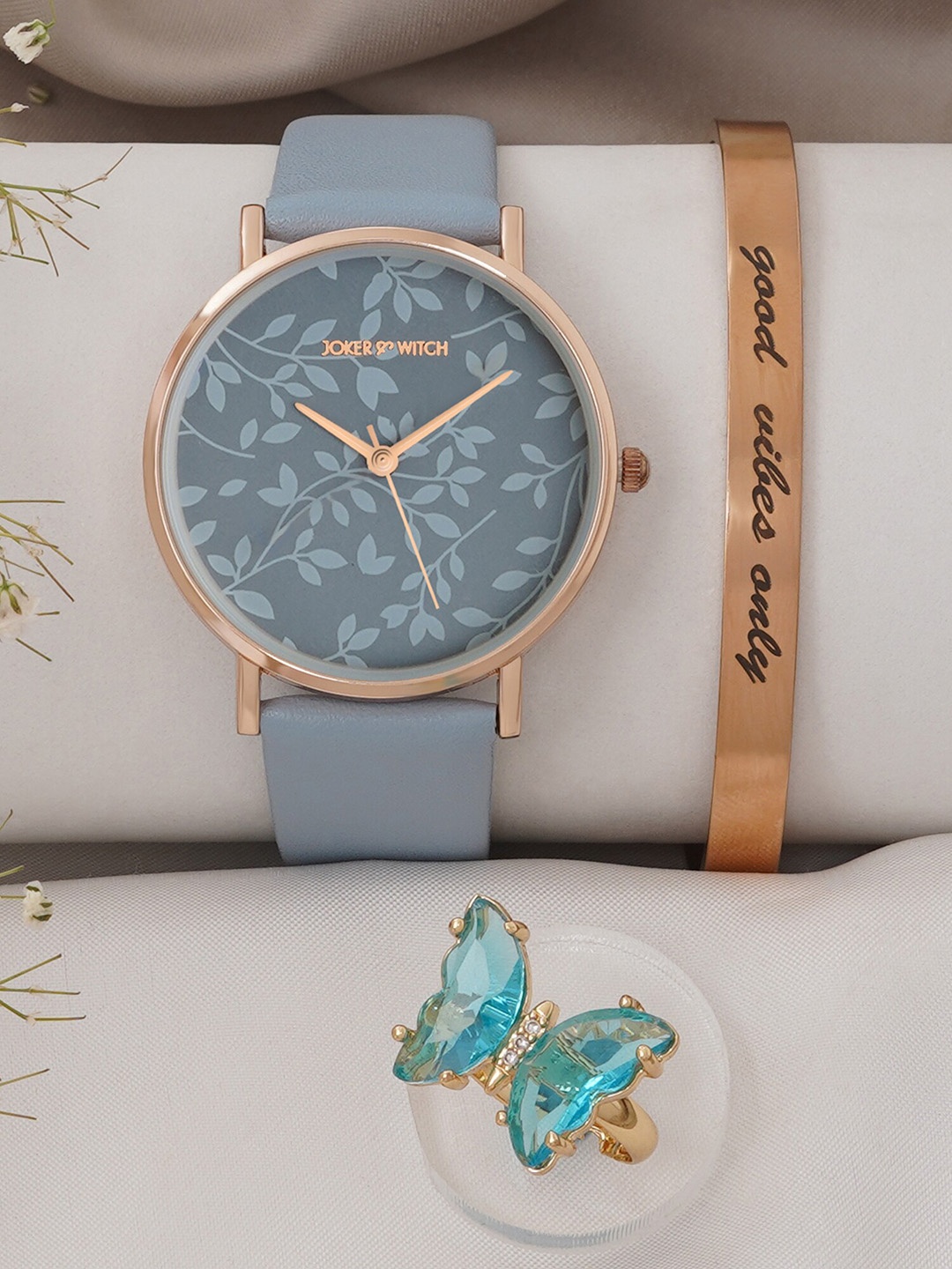 

JOKER & WITCH Women Blake Love Triangle Watch Gift Set JWLT749, Gold
