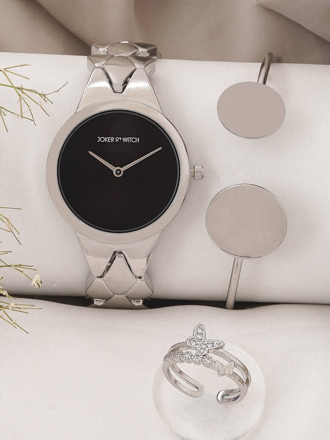 

JOKER & WITCH Women Westa Love Triangel Watch Gift Set JWLT761, Silver