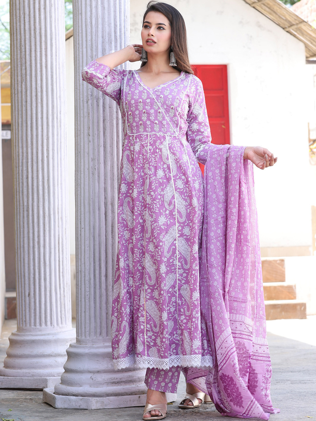 

SINGNI Floral Printed Gotta Patti Pure Cotton Kurta with Trousers & Dupatta, Purple