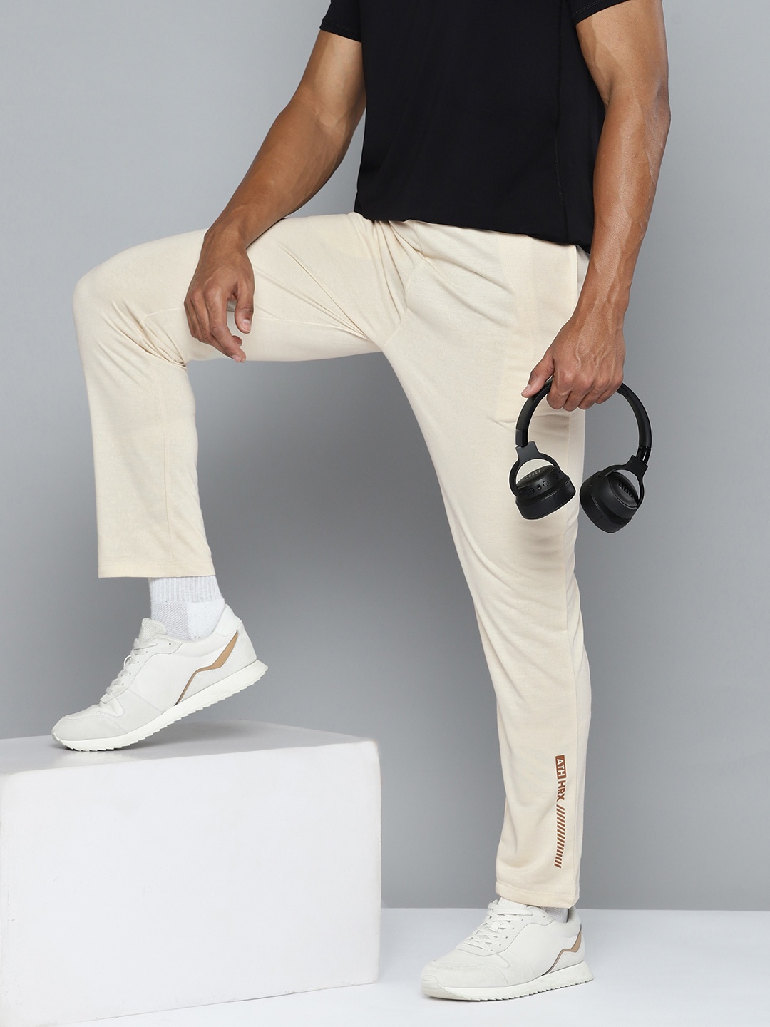

HRX by Hrithik Roshan Men Lifestyle Track Pant, Off white