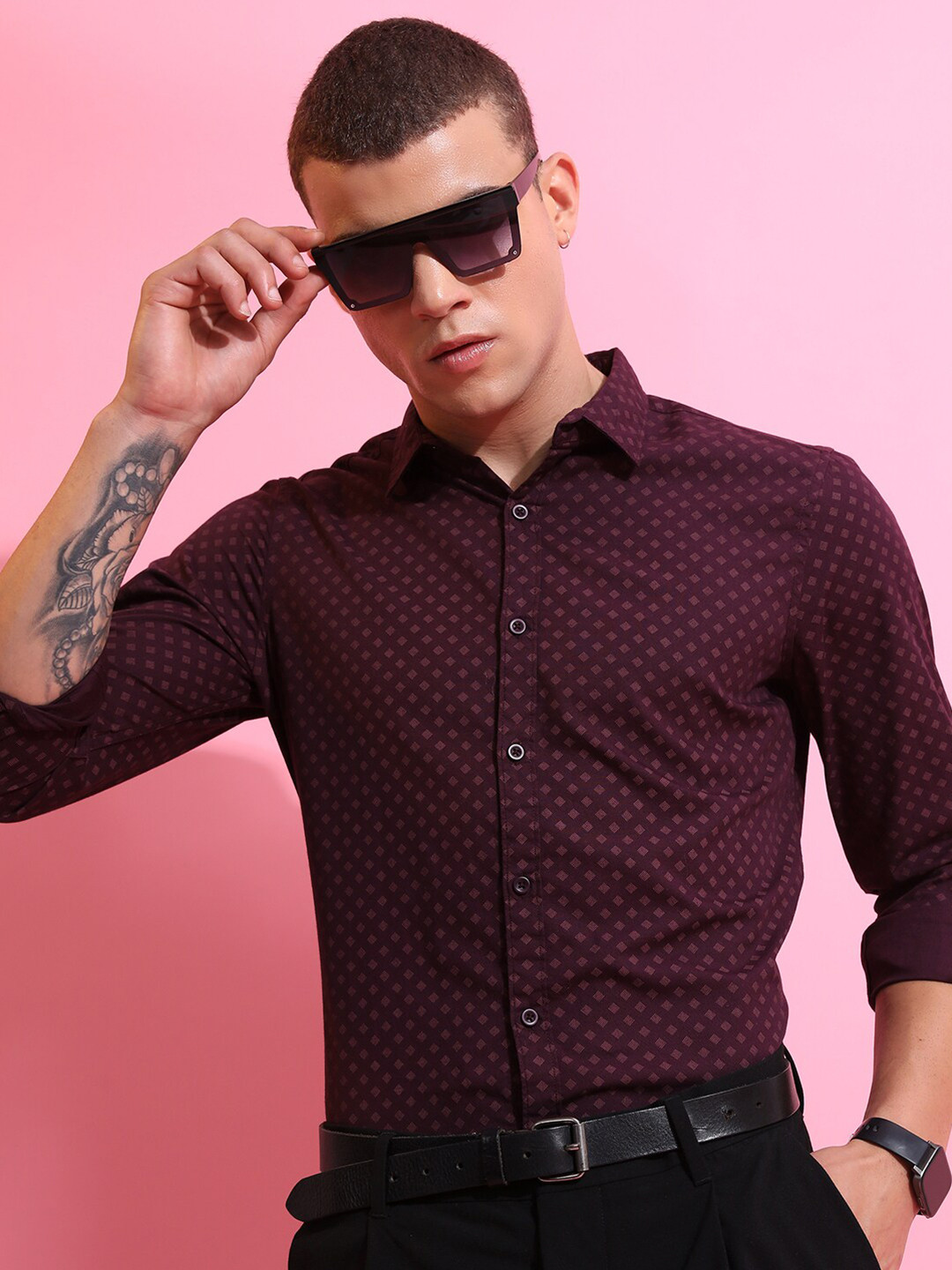 

HIGHLANDER Micro Ditsy Printed Spread Collar Slim Fit Cotton Casual Shirt, Burgundy