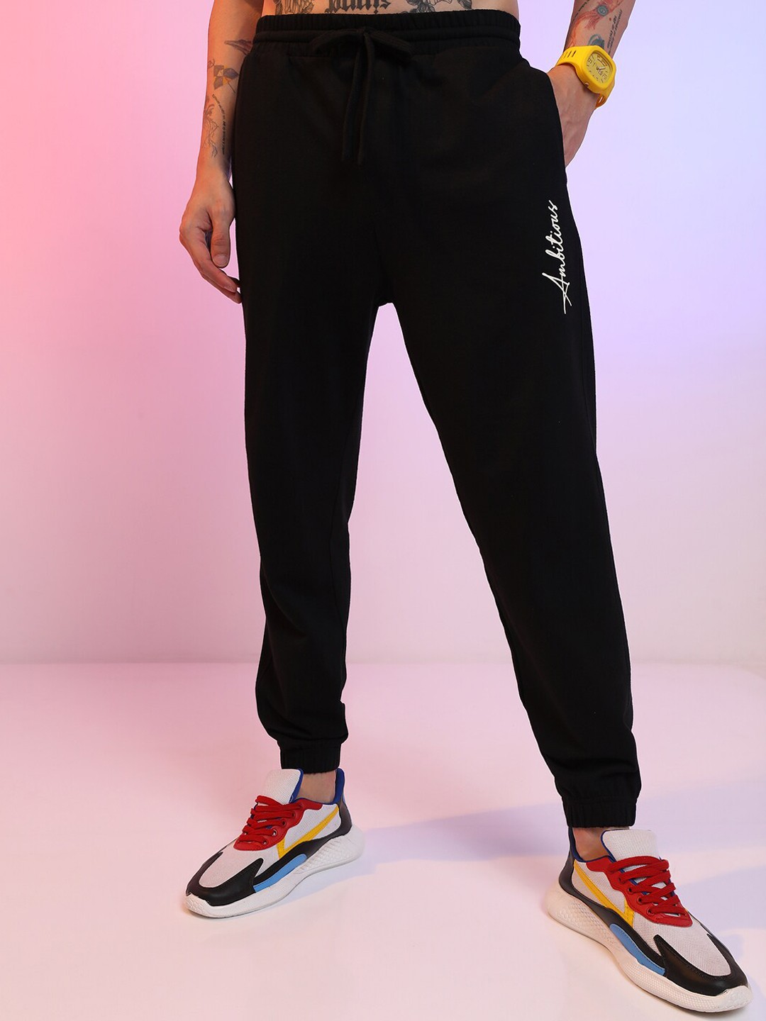 

HIGHLANDER Men Typography Printed Mid-Rise Relaxed-Fit Joggers, Black